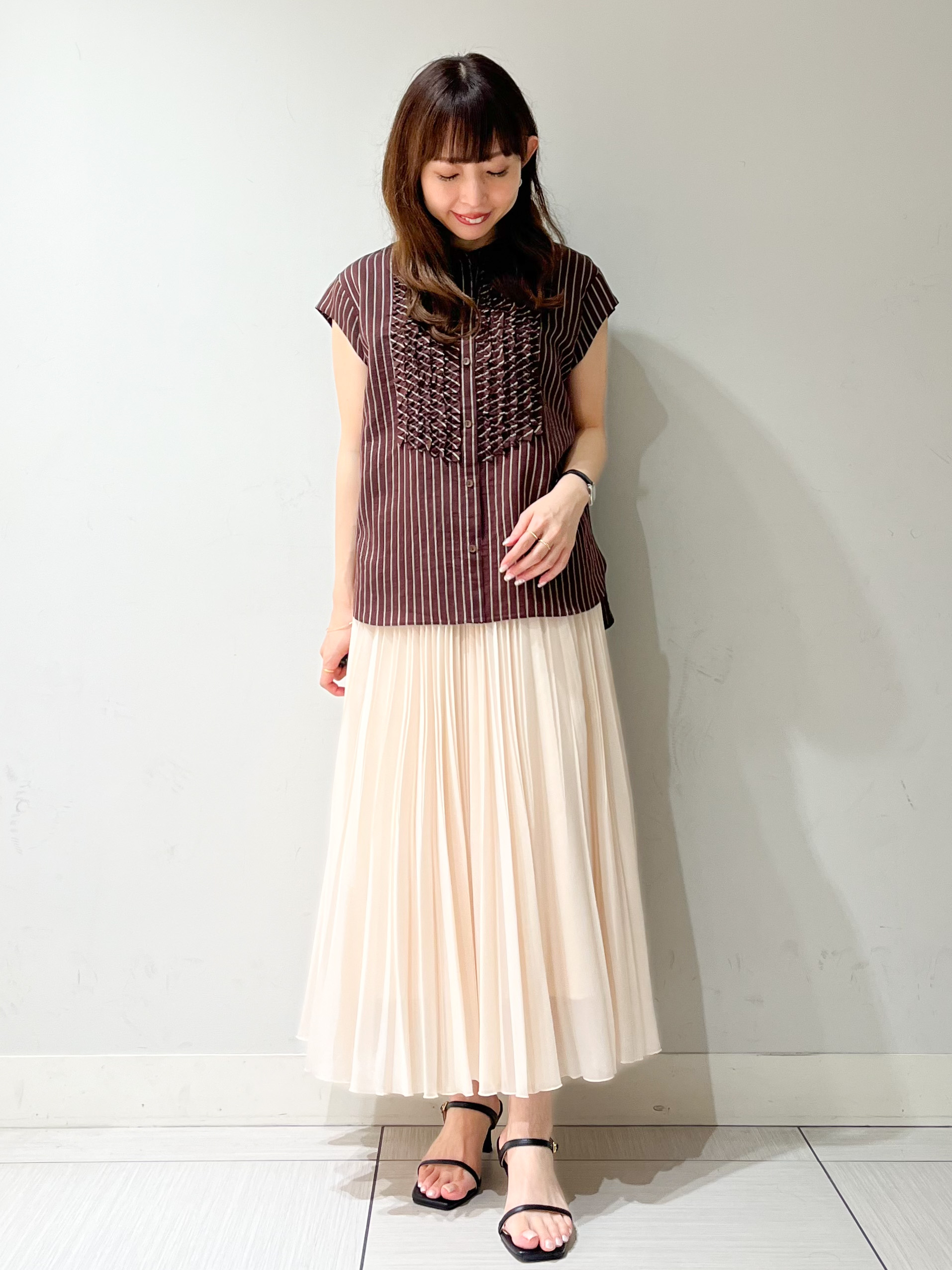 じゅんさんの「DRESSTERIOR｜ストライプフレンチスリーブフリルブラウス」を使ったコーディネート