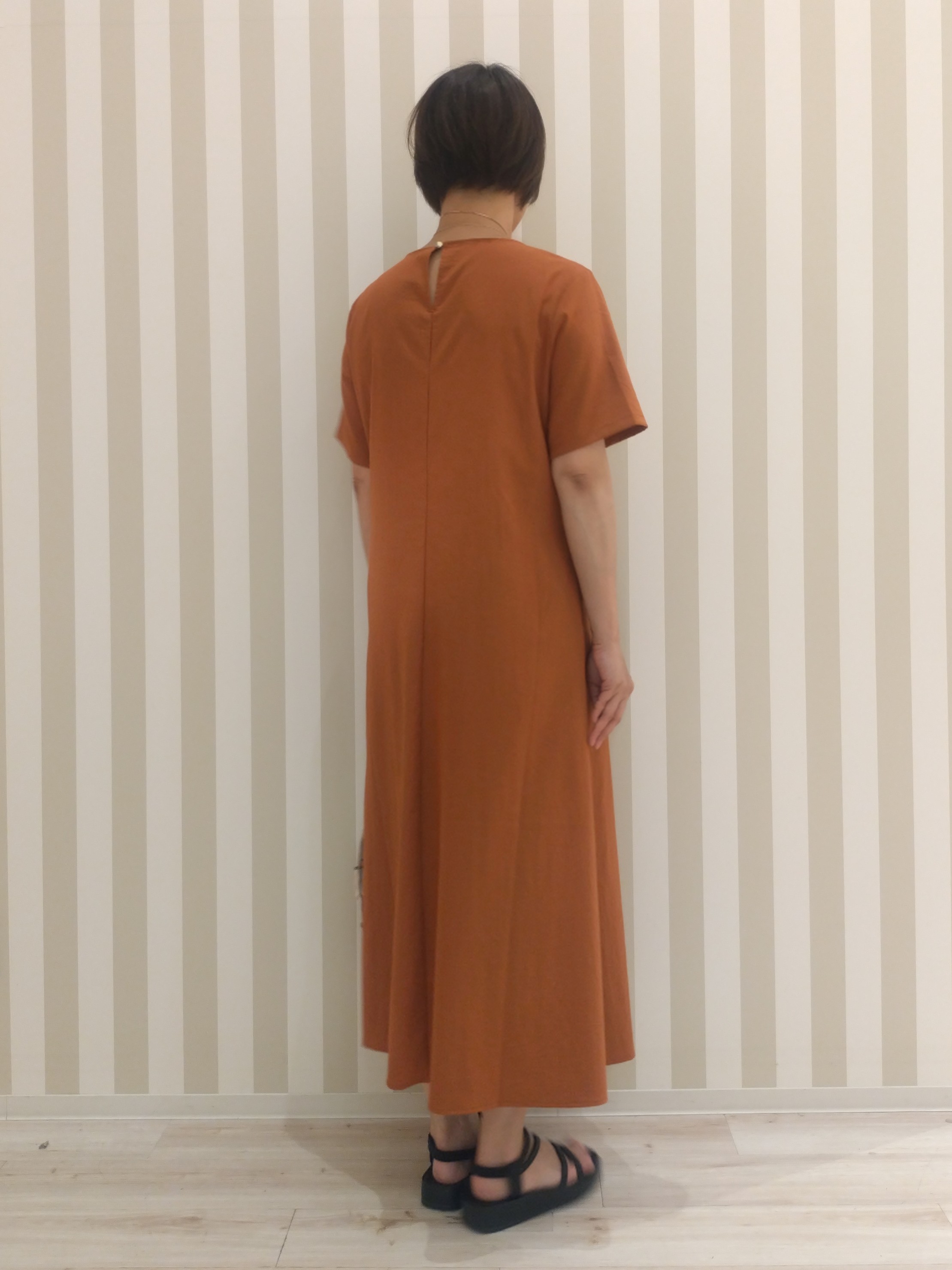 AKさんの「SHOO･LA･RUE｜【S-LL/洗濯機可/セットアップ可】軽凛(かろりん) 切替ワンピース」を使ったコーディネート