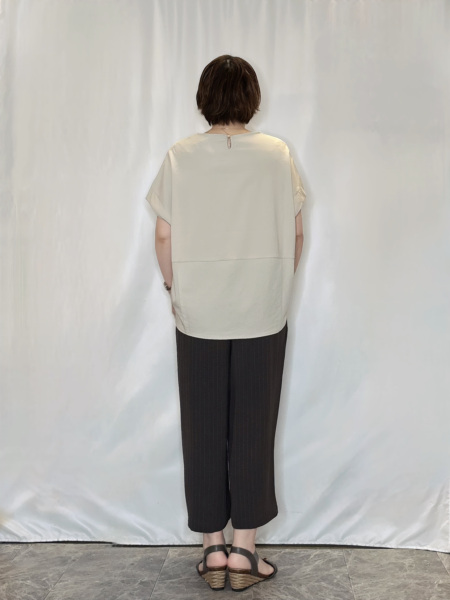 たみさんの「SHOO･LA･RUE｜【洗濯機可/セットアップ可】軽凛(かろりん) シンプル上品 切替コクーントップス」を使ったコーディネート