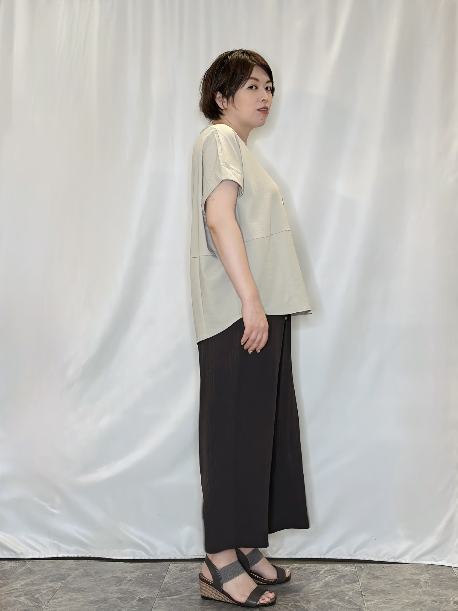 たみさんの「SHOO･LA･RUE｜【洗濯機可/セットアップ可】軽凛(かろりん) シンプル上品 切替コクーントップス」を使ったコーディネート
