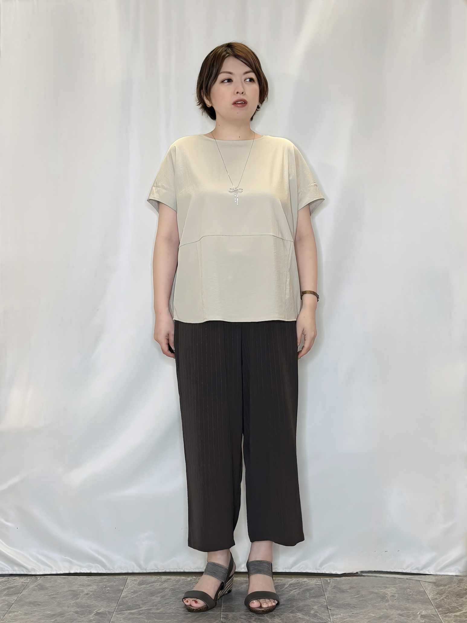 たみさんの「SHOO･LA･RUE｜【洗濯機可/セットアップ可】軽凛(かろりん) シンプル上品 切替コクーントップス」を使ったコーディネート