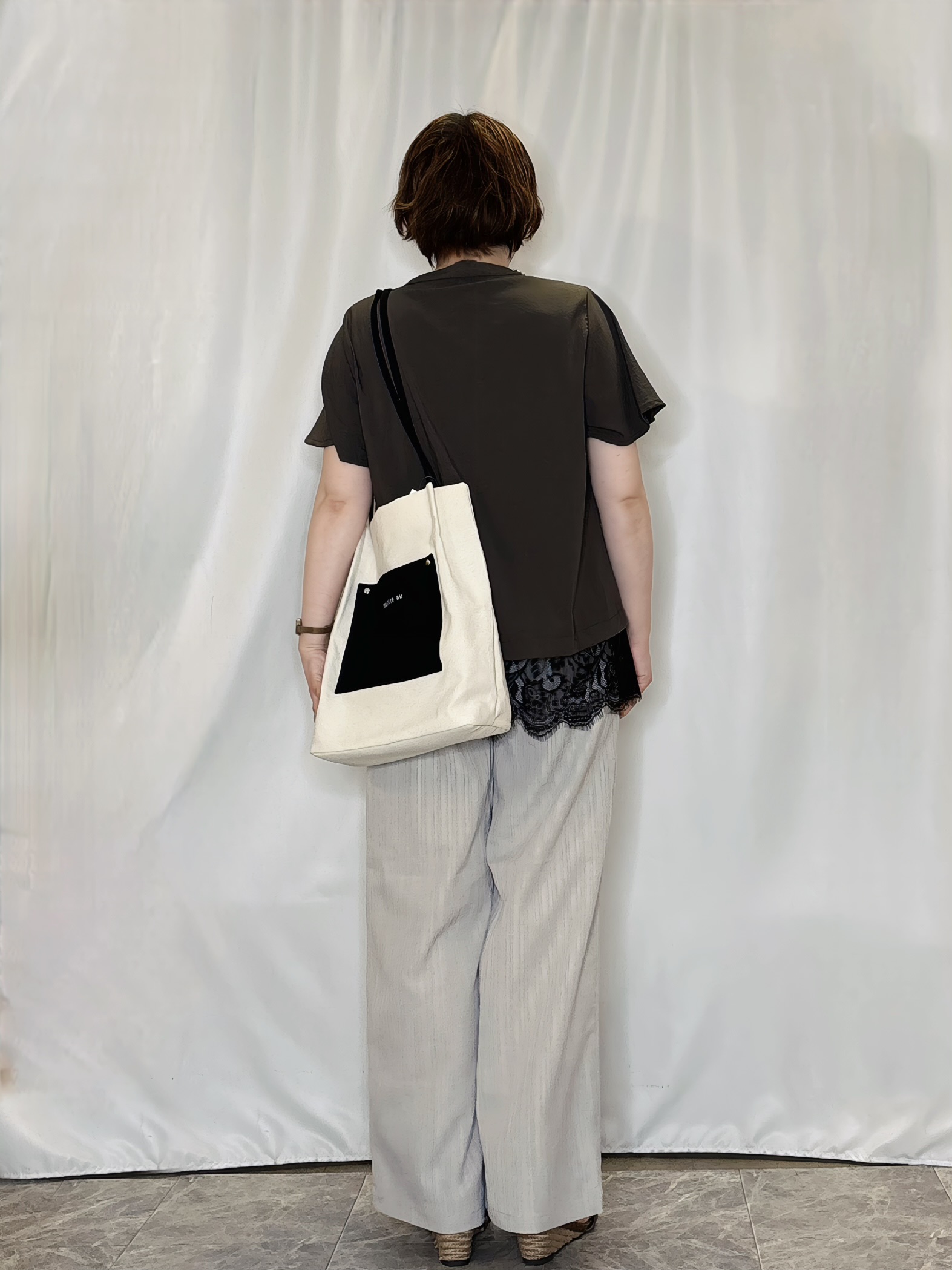 たみさんの「SHOO･LA･RUE｜【S-LL/洗濯機可】軽凛(かろりん) 楽に着られて上品 裾レーススキッパーブラウス」を使ったコーディネート