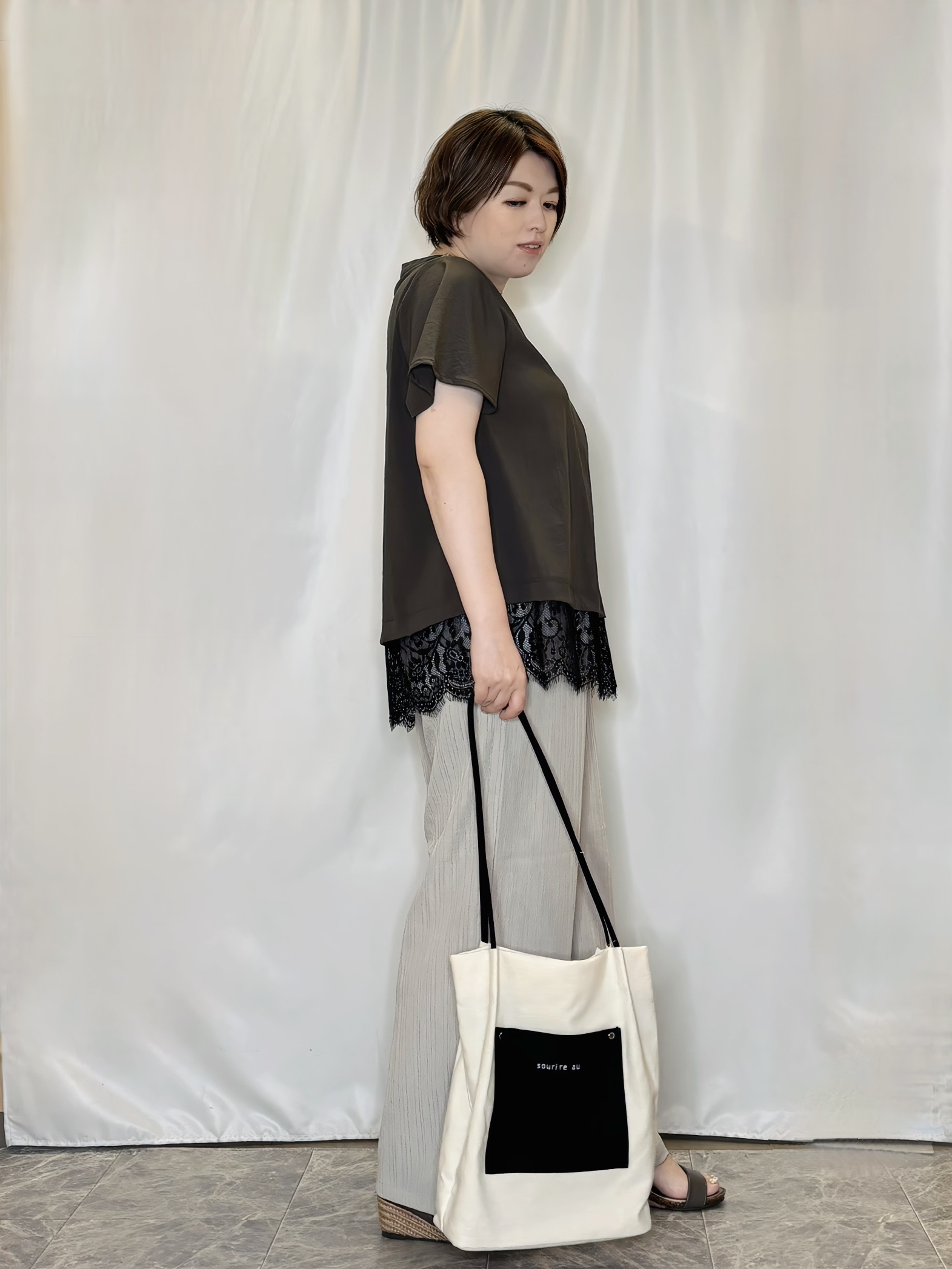 たみさんの「SHOO･LA･RUE｜【S-LL/洗濯機可】軽凛(かろりん) 楽に着られて上品 裾レーススキッパーブラウス」を使ったコーディネート