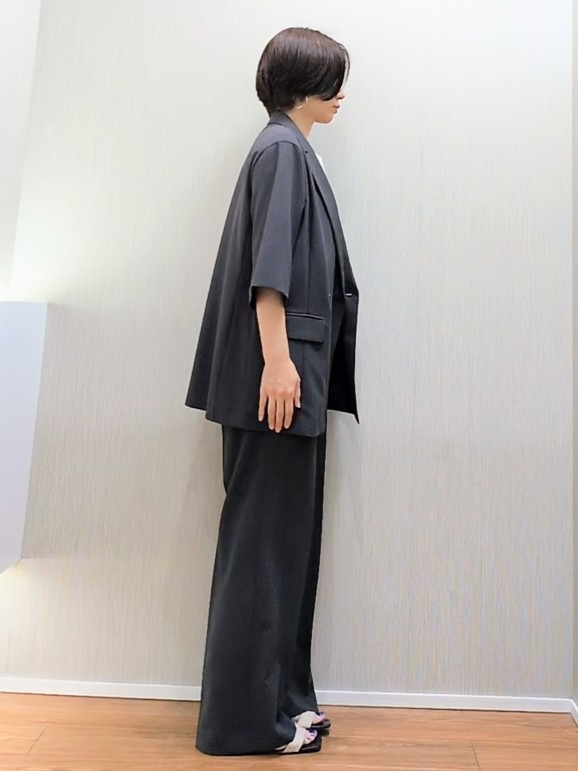 ミズタさんの「UNTITLED｜【秋の通勤羽織/セットアップ可/UVカット】エアリークール半袖ジャケット」を使ったコーディネート