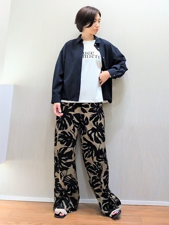 ミズタさんの「UNTITLED｜【秋羽織り/セットアップ可/UVカット】エアリークールドロストシャツ」を使ったコーディネート