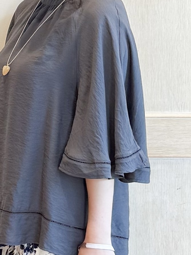 愛さんの「SHOO･LA･RUE｜【S-LL/洗濯機可/体型カバー】はしごレースがポイント スラブポンチョ風ブラウス」を使ったコーディネート