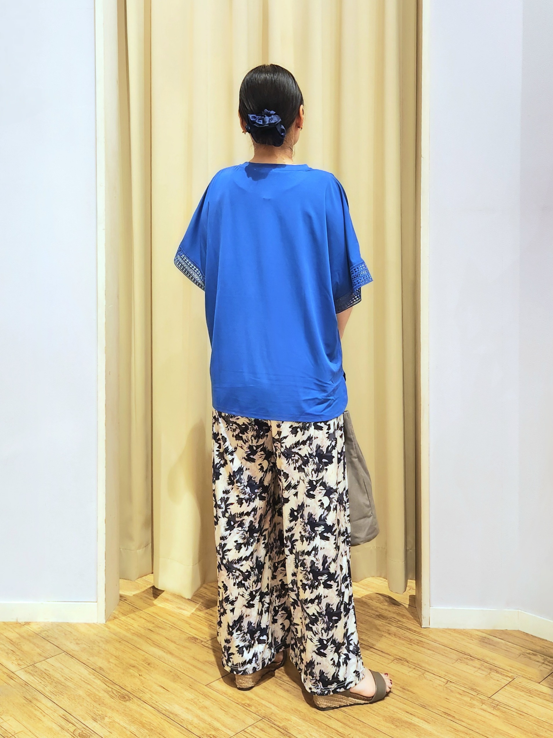 くまさんの「SHOO･LA･RUE｜【UV/洗濯機可/体型カバー】ヒップ周りが隠せる お袖レースTシャツ」を使ったコーディネート
