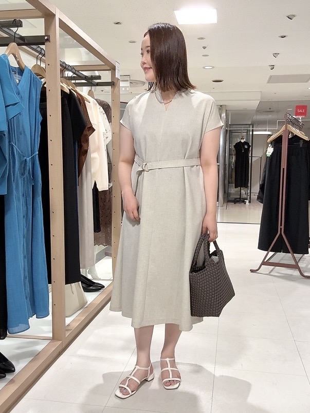 YUIさんの「UNTITLED｜【UV/接触冷感/遮熱/通気性】スラブバンドカラーワンピース」を使ったコーディネート