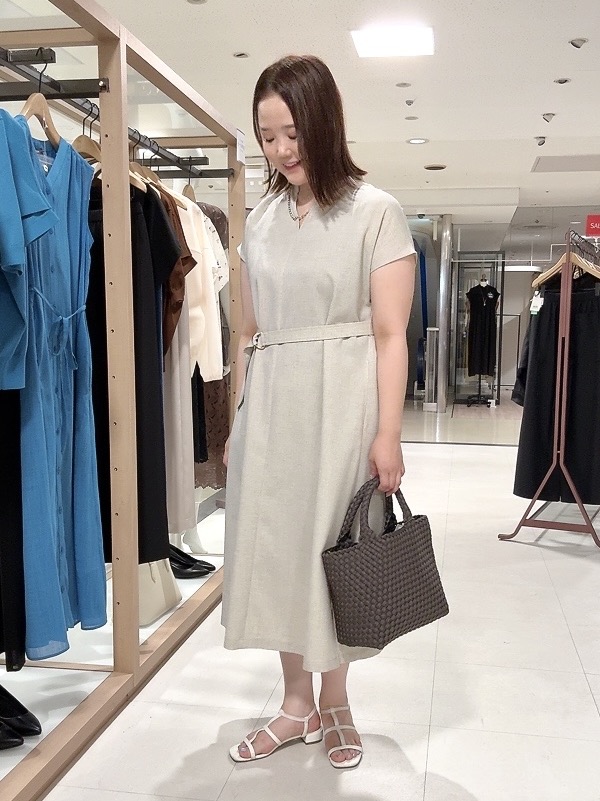 YUIさんの「UNTITLED｜【UV/接触冷感/遮熱/通気性】スラブバンドカラーワンピース」を使ったコーディネート