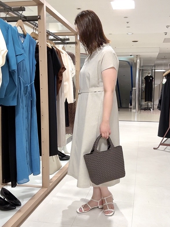 YUIさんの「UNTITLED｜【UV/接触冷感/遮熱/通気性】スラブバンドカラーワンピース」を使ったコーディネート
