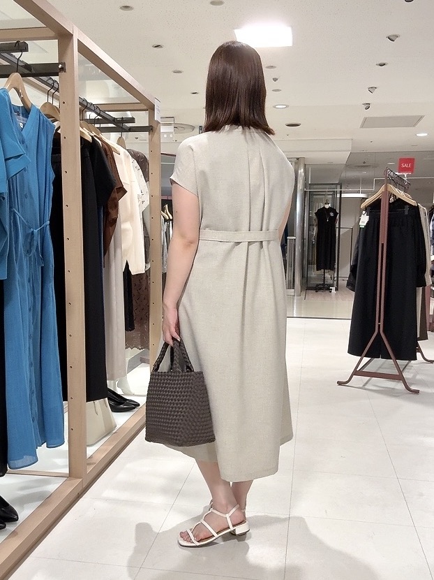 YUIさんの「UNTITLED｜【UV/接触冷感/遮熱/通気性】スラブバンドカラーワンピース」を使ったコーディネート