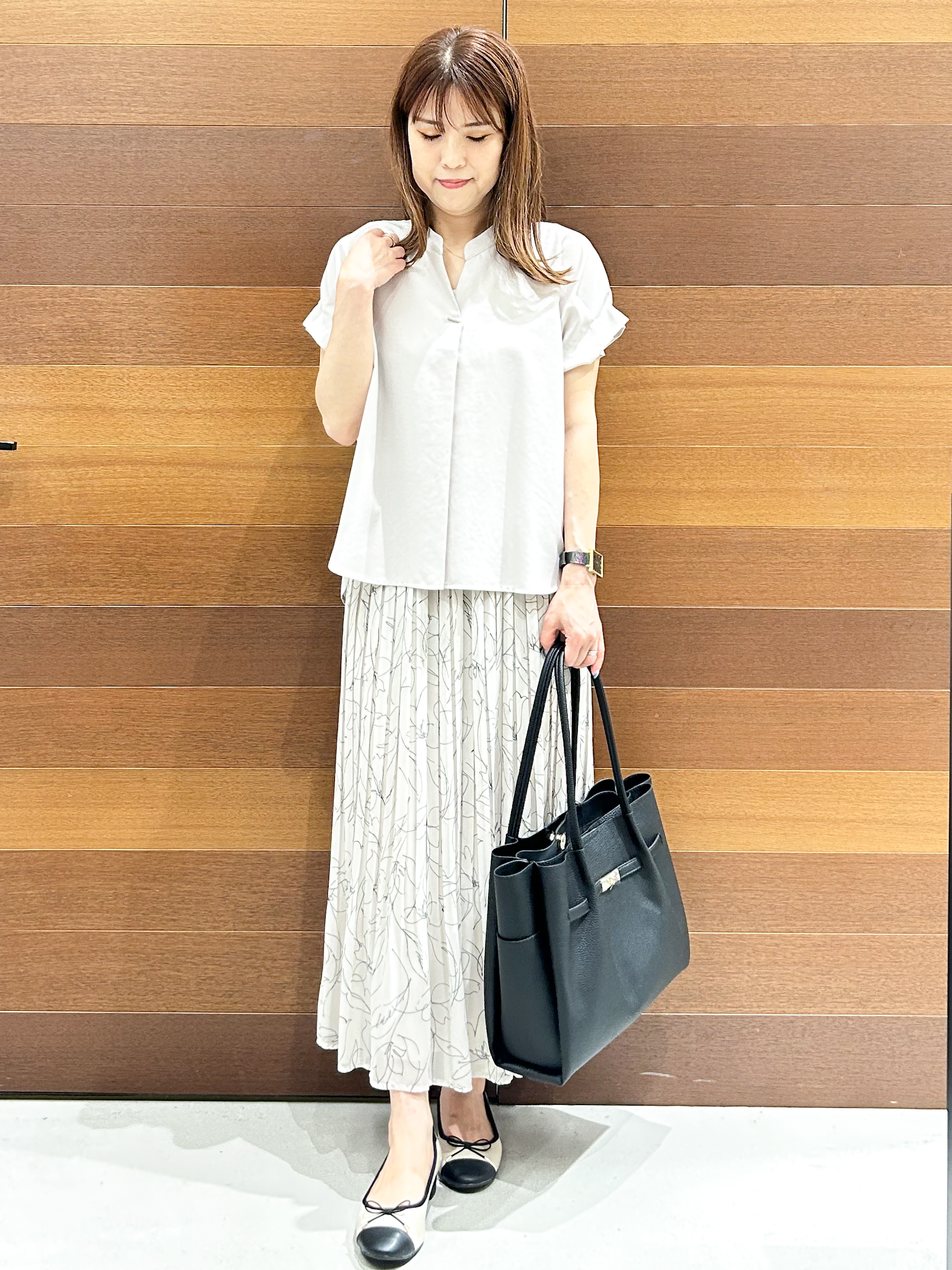 yumiさんの「OPAQUE.CLIP｜【接触冷感／吸水速乾】タックスキッパーブラウス《防シワ／イージーアイロン／洗濯機OK／9col》」を使ったコーディネート