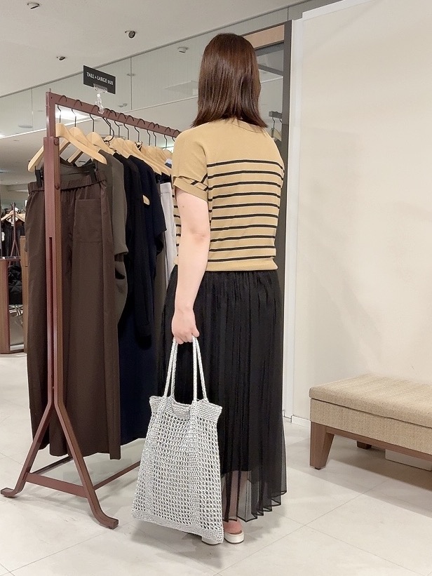 YUIさんの「UNTITLED｜【肌に張りつきにくい/前後2WAY】ドライタッチコットンプルオーバー」を使ったコーディネート