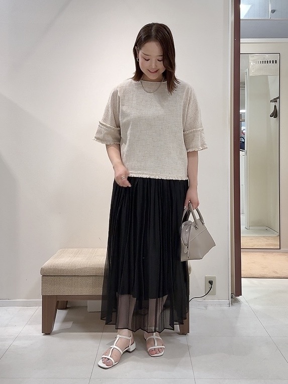 YUIさんの「UNTITLED｜◆ドライミックスツィードブラウス」を使ったコーディネート