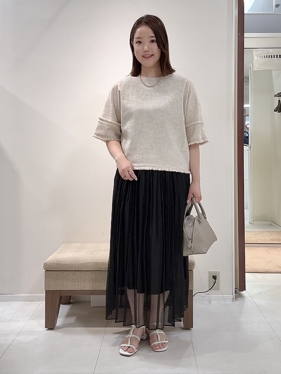YUIさんの「UNTITLED｜◆ドライミックスツィードブラウス」を使ったコーディネート