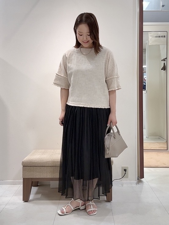 YUIさんの「UNTITLED｜◆ドライミックスツィードブラウス」を使ったコーディネート