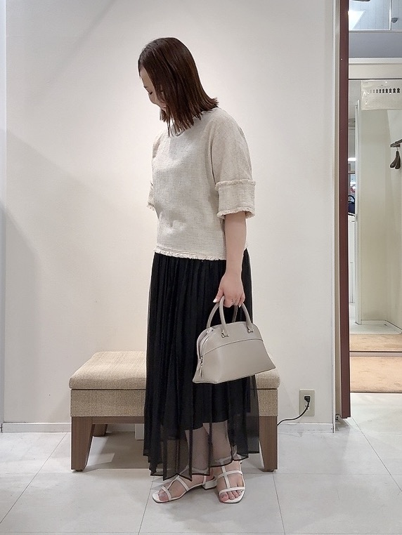 YUIさんの「UNTITLED｜◆ドライミックスツィードブラウス」を使ったコーディネート
