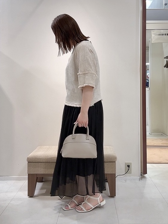 YUIさんの「UNTITLED｜◆ドライミックスツィードブラウス」を使ったコーディネート
