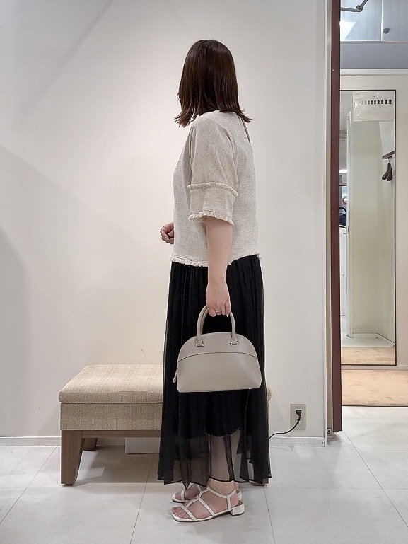 YUIさんの「UNTITLED｜◆ドライミックスツィードブラウス」を使ったコーディネート
