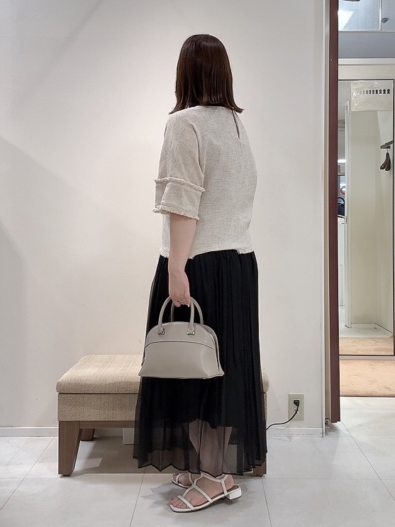 YUIさんの「UNTITLED｜◆ドライミックスツィードブラウス」を使ったコーディネート