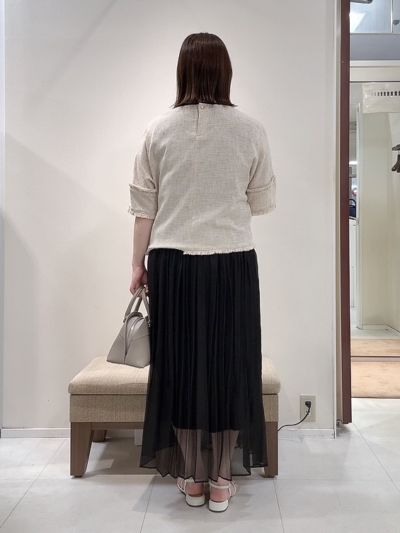 YUIさんの「UNTITLED｜◆ドライミックスツィードブラウス」を使ったコーディネート