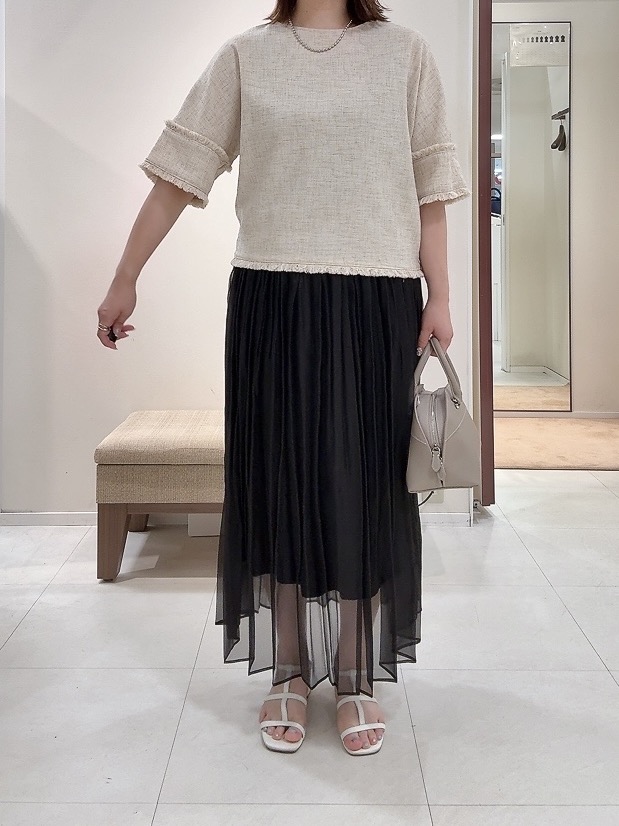 YUIさんの「UNTITLED｜◆ドライミックスツィードブラウス」を使ったコーディネート