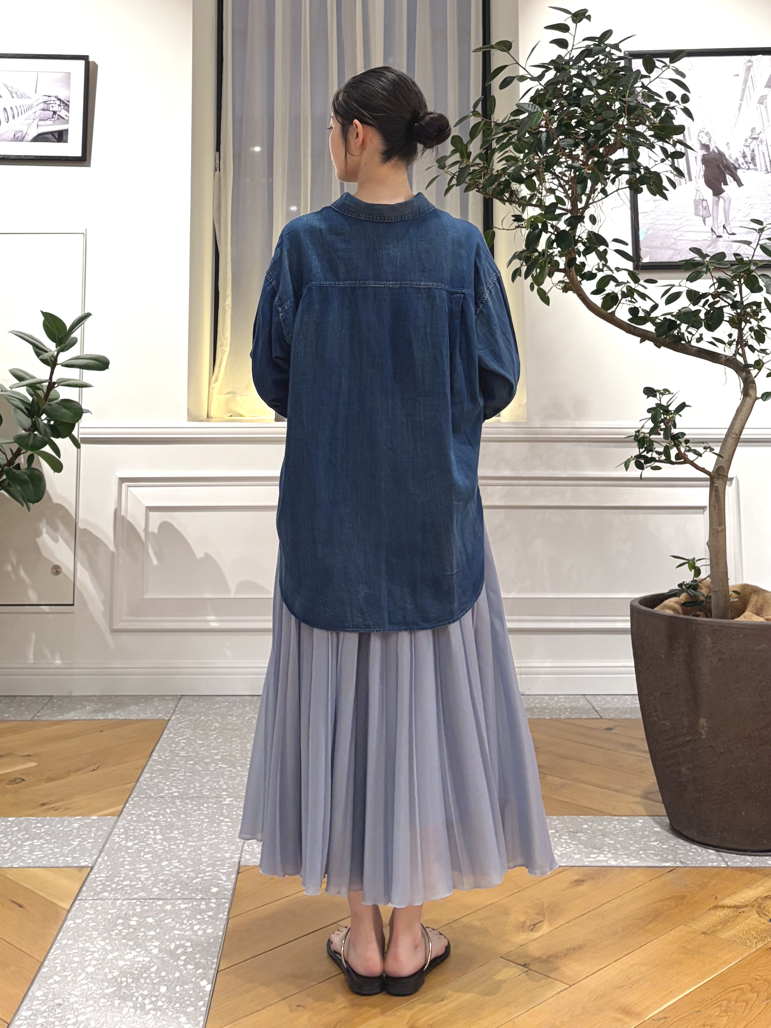 pupiさんの「DRESSTERIOR｜【涼しく着映え】シアーデニムシャツ」を使ったコーディネート