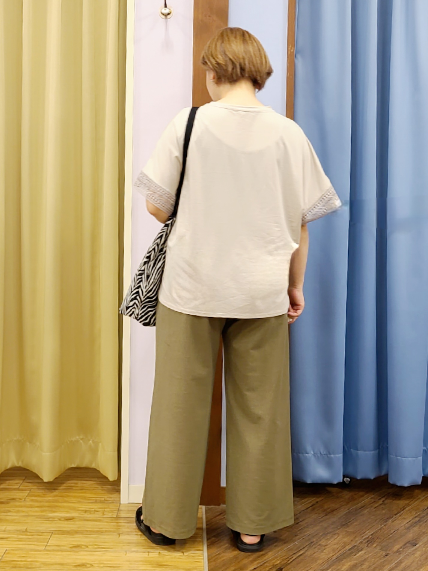 Chiiさんの「SHOO･LA･RUE｜【UV/洗濯機可/体型カバー】ヒップ周りが隠せる お袖レースTシャツ」を使ったコーディネート
