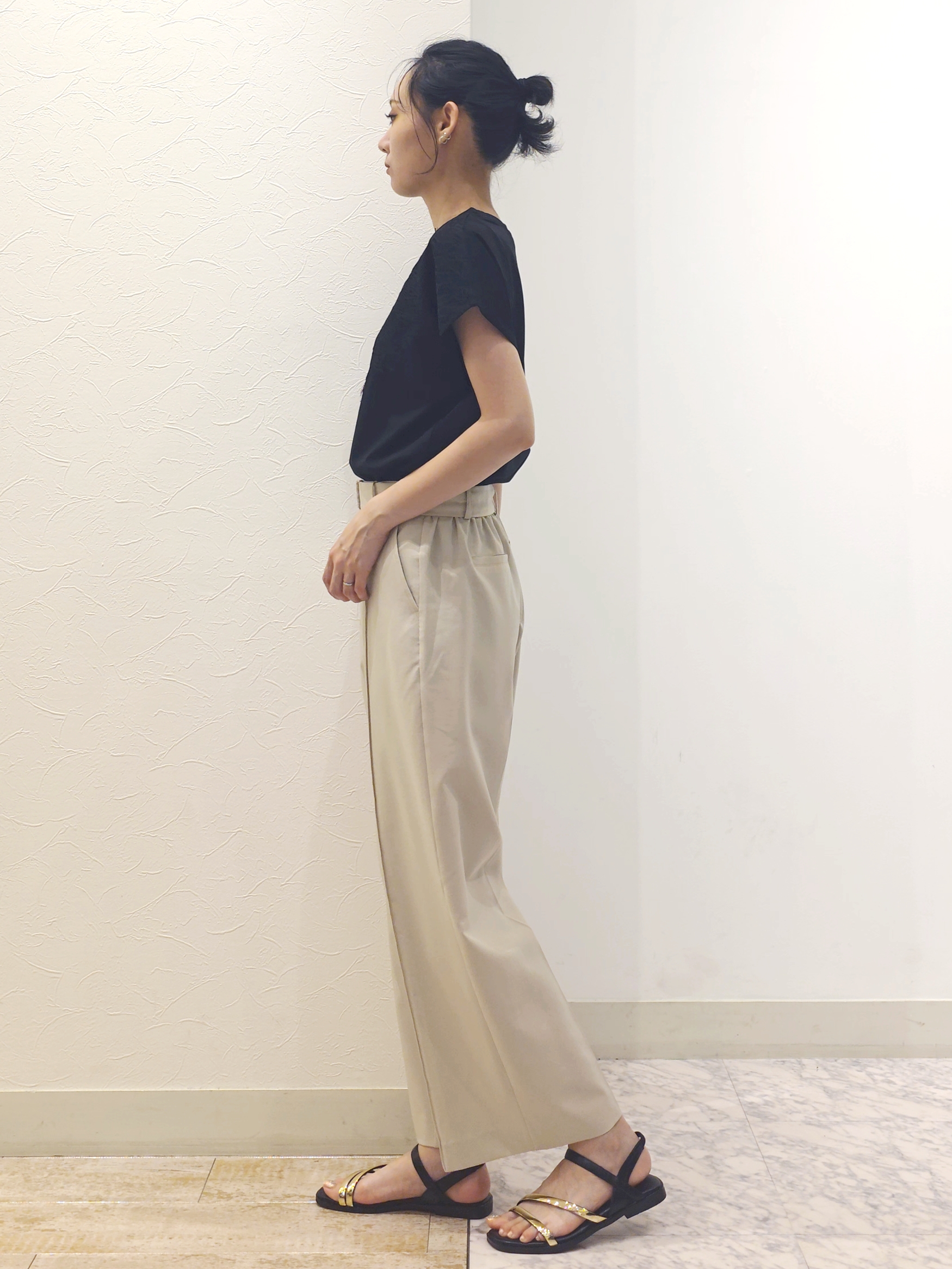 ケイさんの「grove｜【持続冷感/SET UP可】ひんやりポンチシリーズ／フロントレースドルマンカットソー」を使ったコーディネート