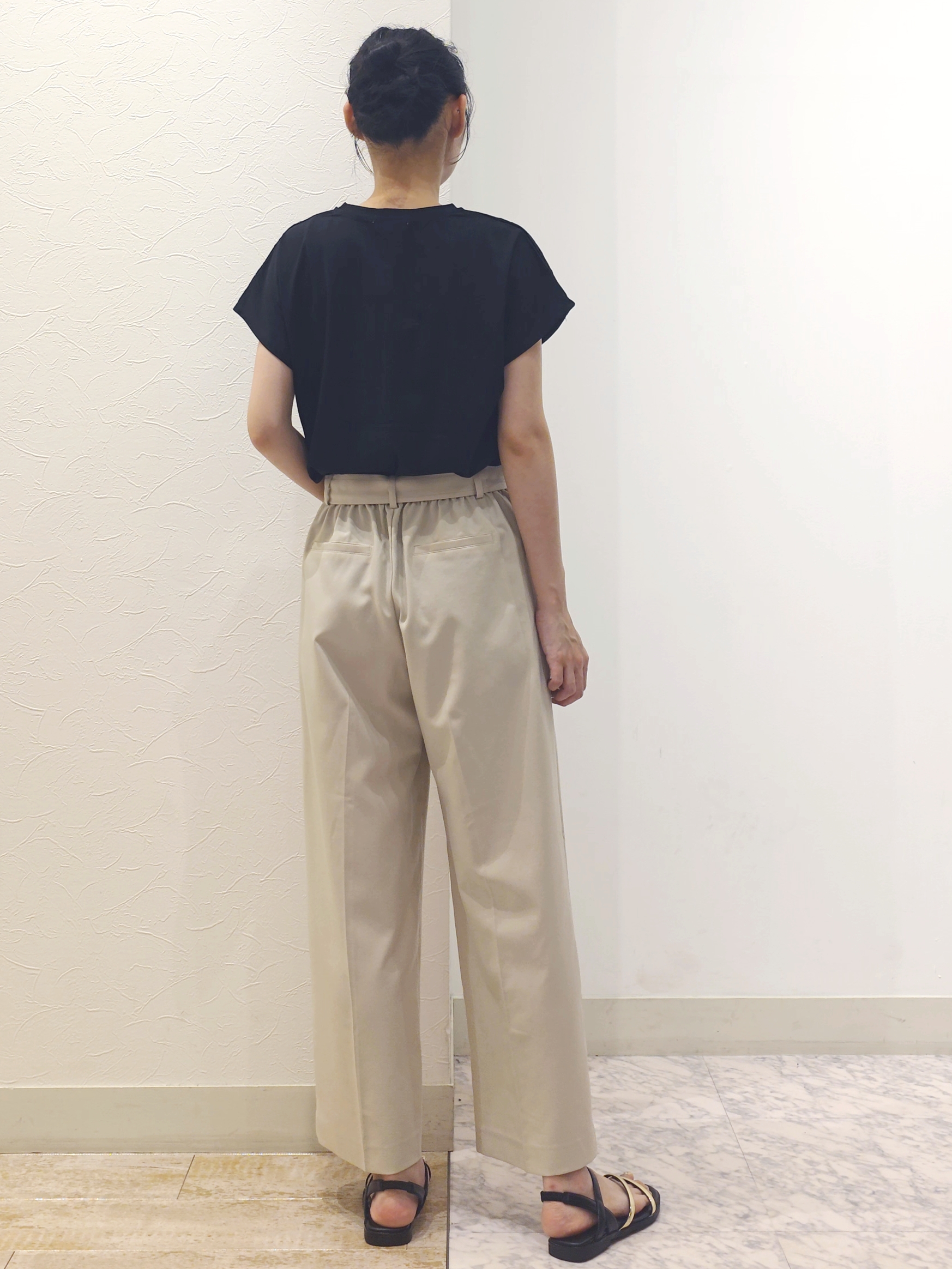 ケイさんの「grove｜【持続冷感/SET UP可】ひんやりポンチシリーズ／フロントレースドルマンカットソー」を使ったコーディネート