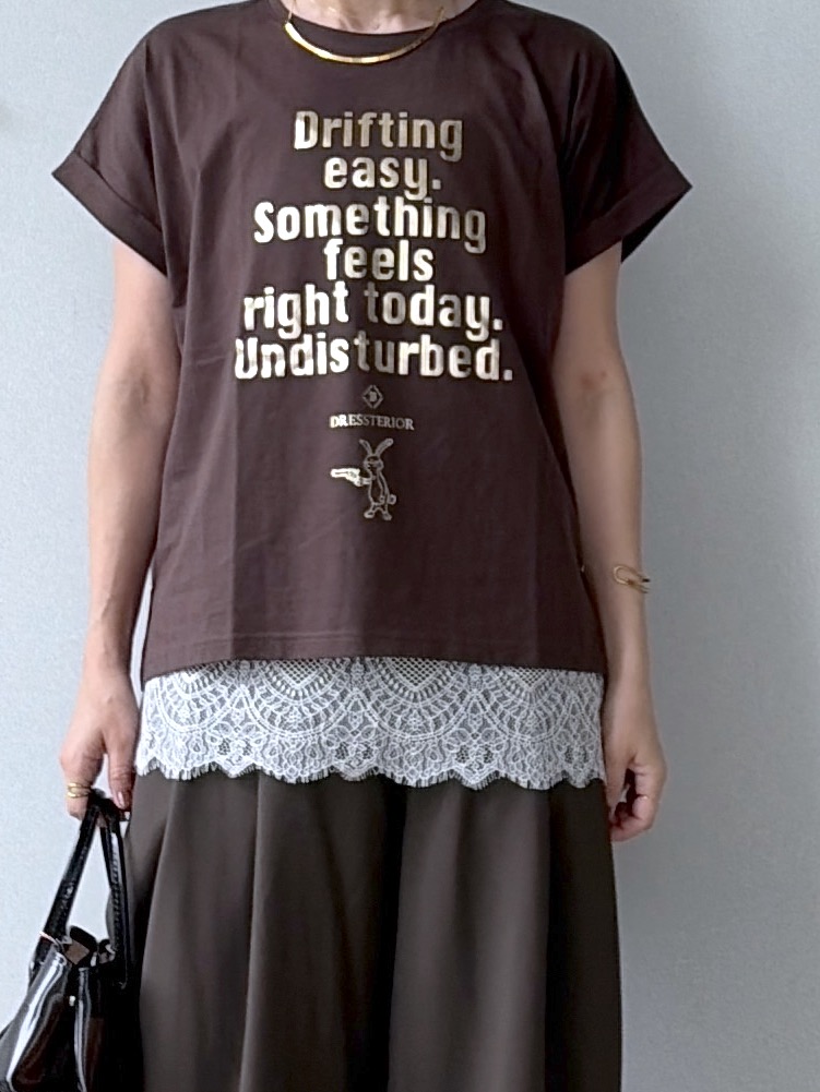 yoshikadoさんの「DRESSTERIOR｜◆【箔ロゴ】箔プリントドルマンスリーブ Tシャツ」を使ったコーディネート