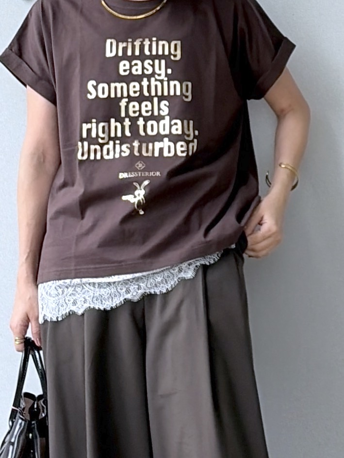 yoshikadoさんの「DRESSTERIOR｜◆【箔ロゴ】箔プリントドルマンスリーブ Tシャツ」を使ったコーディネート