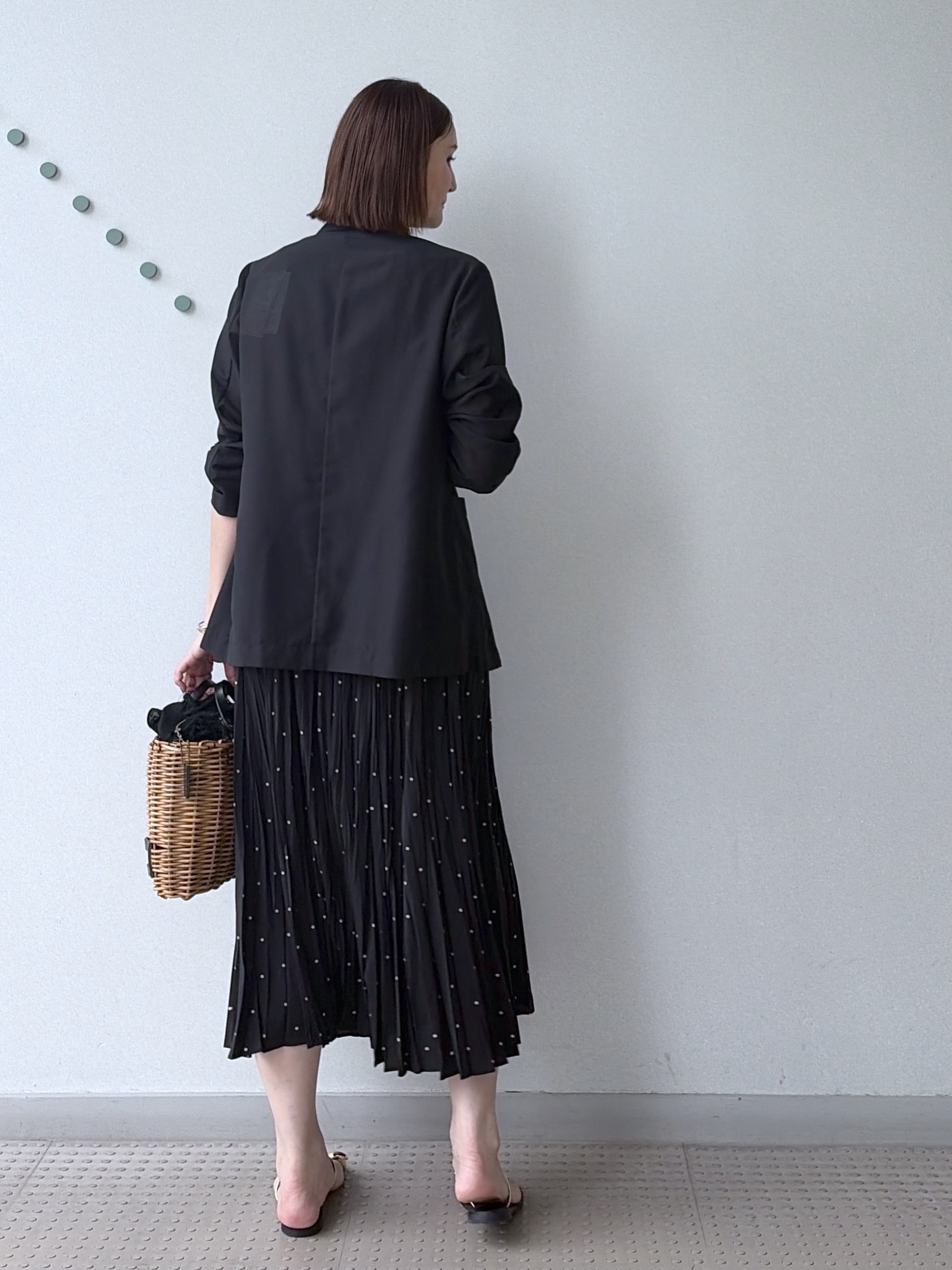 yoshikadoさんの「DRESSTERIOR｜【ウォッシャブル/2WAYシルエット】ノースリーブプリーツワンピース」を使ったコーディネート