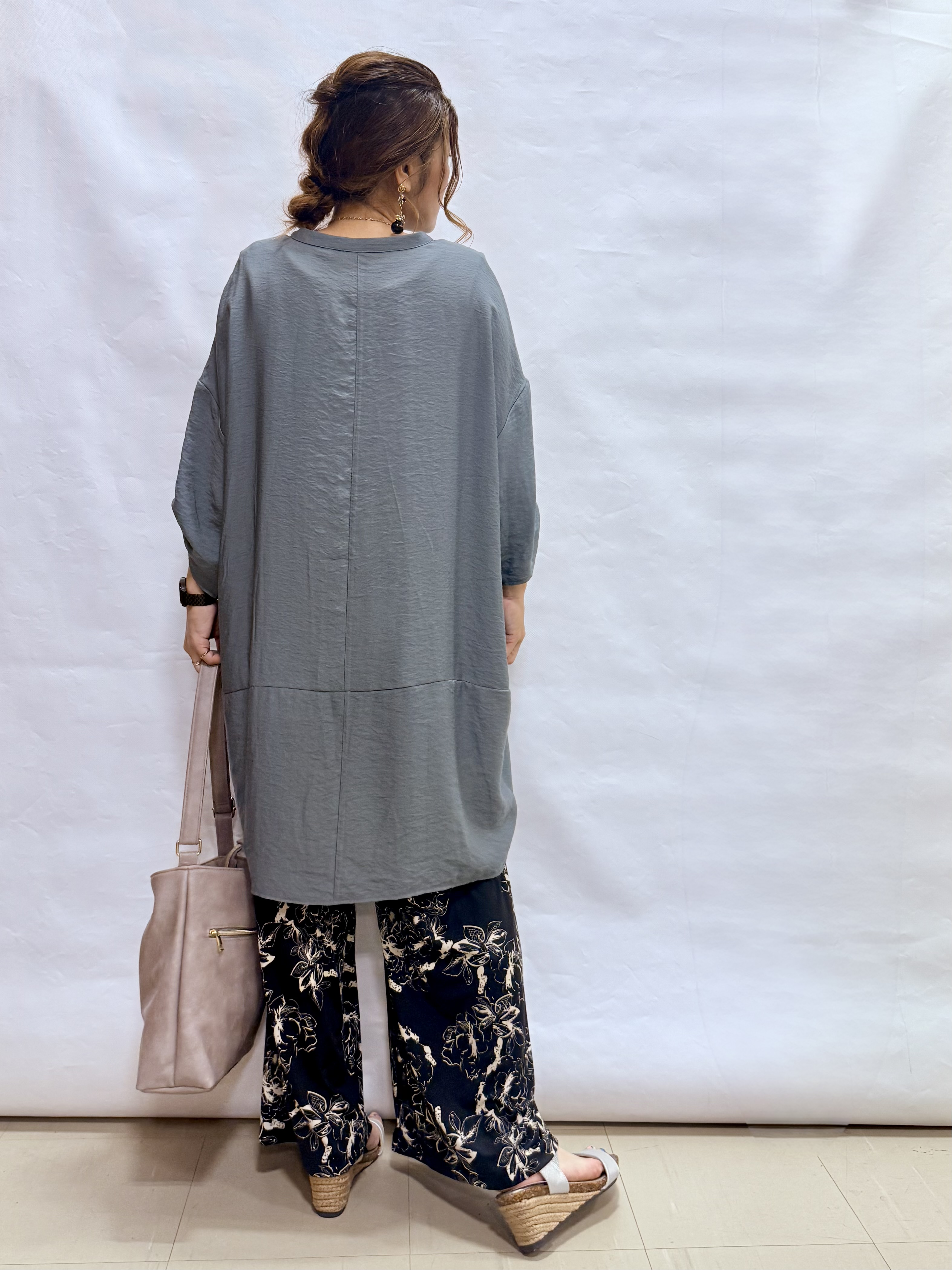 fuuさんの「SHOO･LA･RUE｜【S-LL/洗濯後しわになりにくい】ゆるっと体型カバー 7分袖コクーンチュニック」を使ったコーディネート