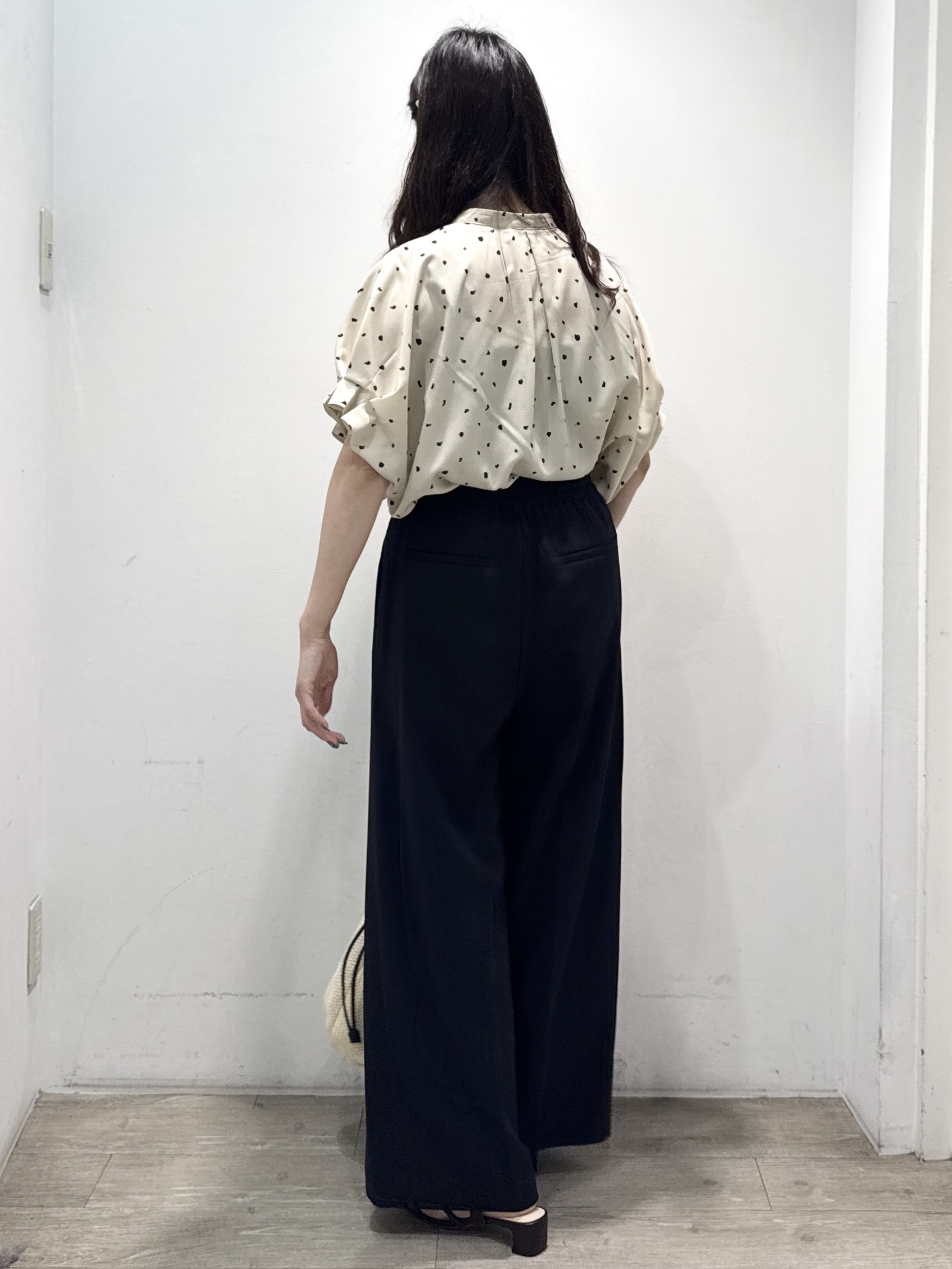yuicciさんの「OPAQUE.CLIP｜タックスリーブ プリントブラウス《イージーアイロン／洗濯機OK》」を使ったコーディネート