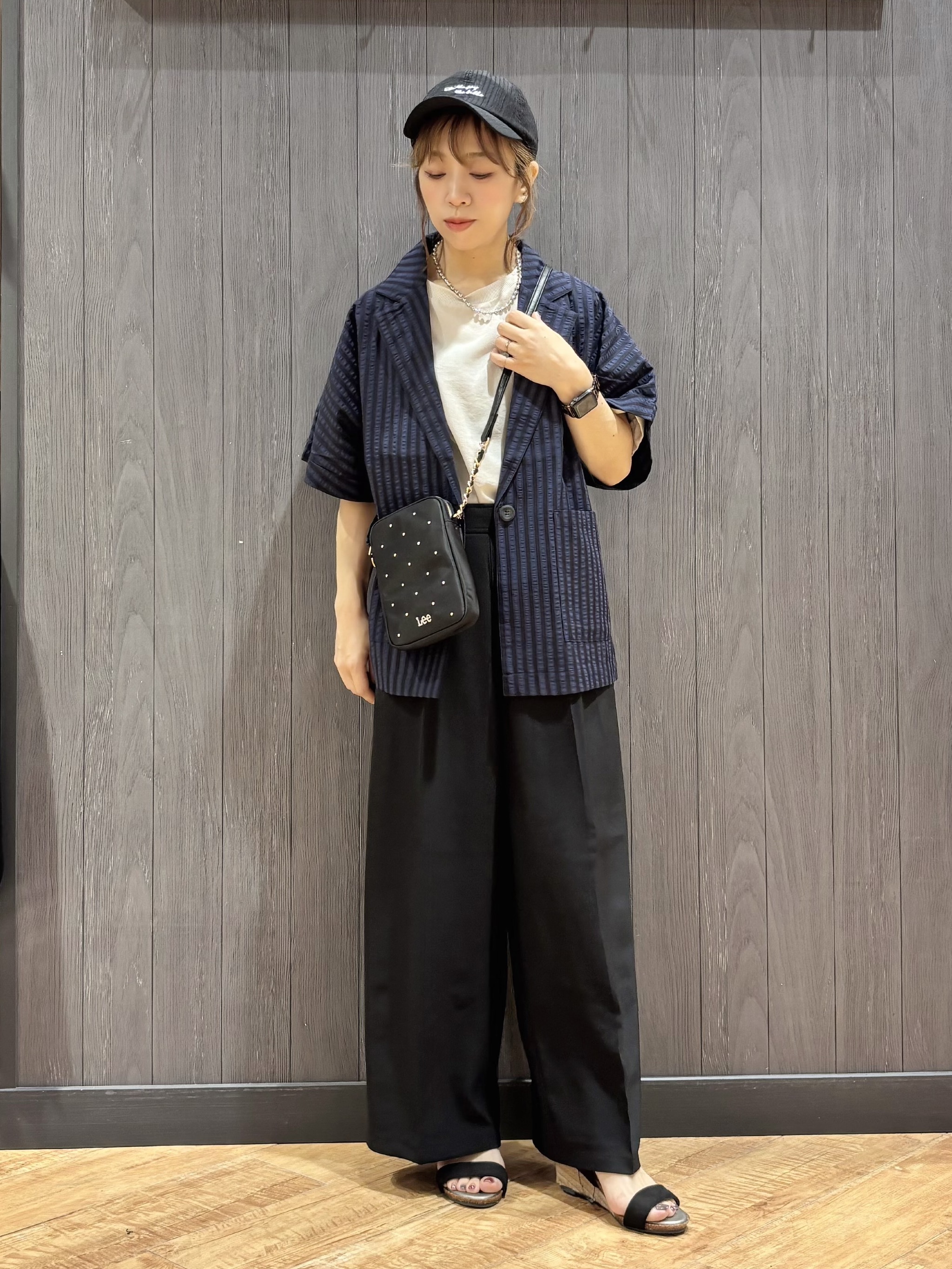 meiさんの「SHOO･LA･RUE｜【S-LL/吸水速乾/セットアップ可】羽織るだけで主役になる サッカーストライプシャツジャケット」を使ったコーディネート