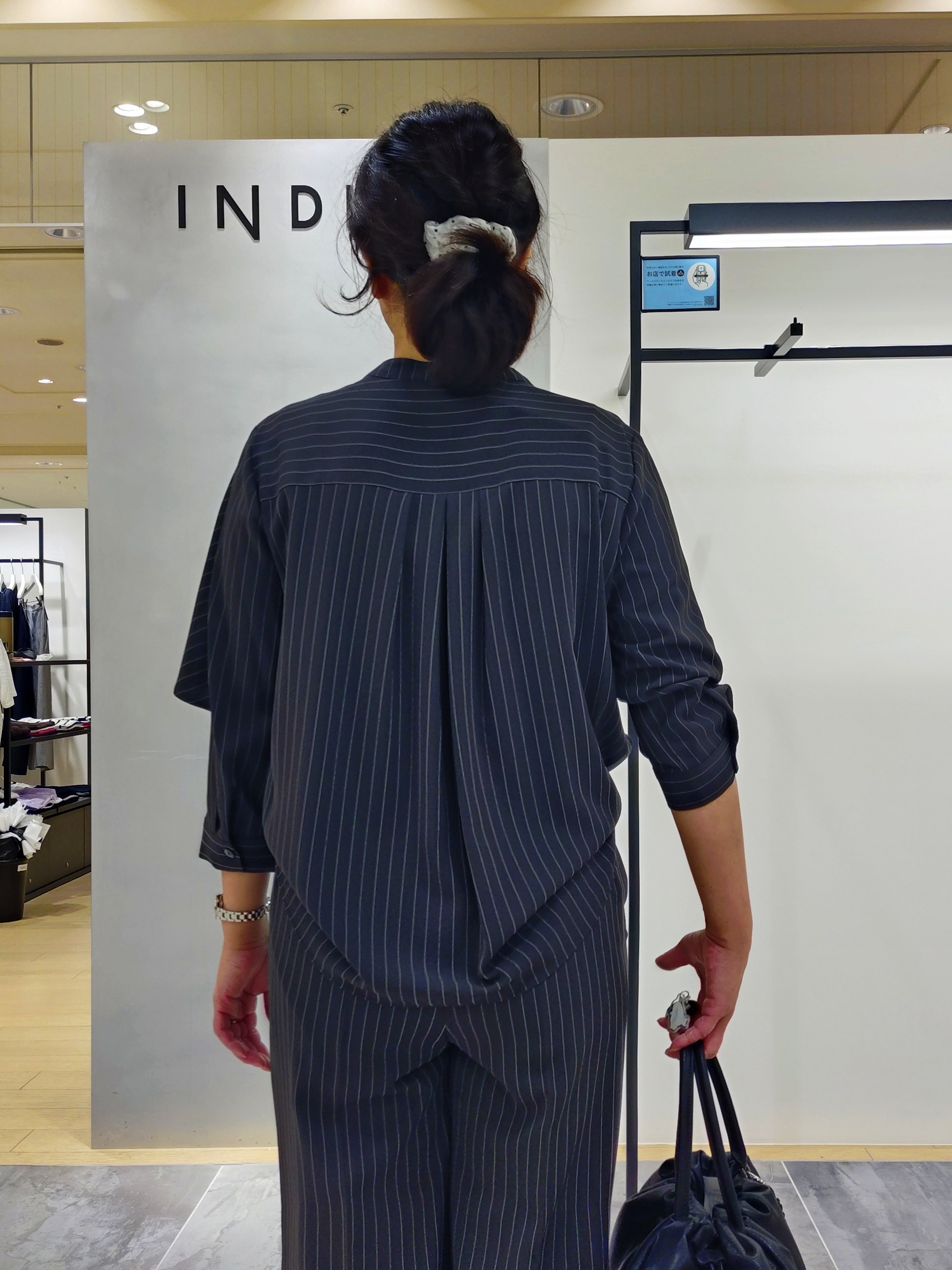 TOMOMIさんの「INDIVI｜【羽織りにも！/UVケア/着る日傘】ケープ風ブラウス」を使ったコーディネート