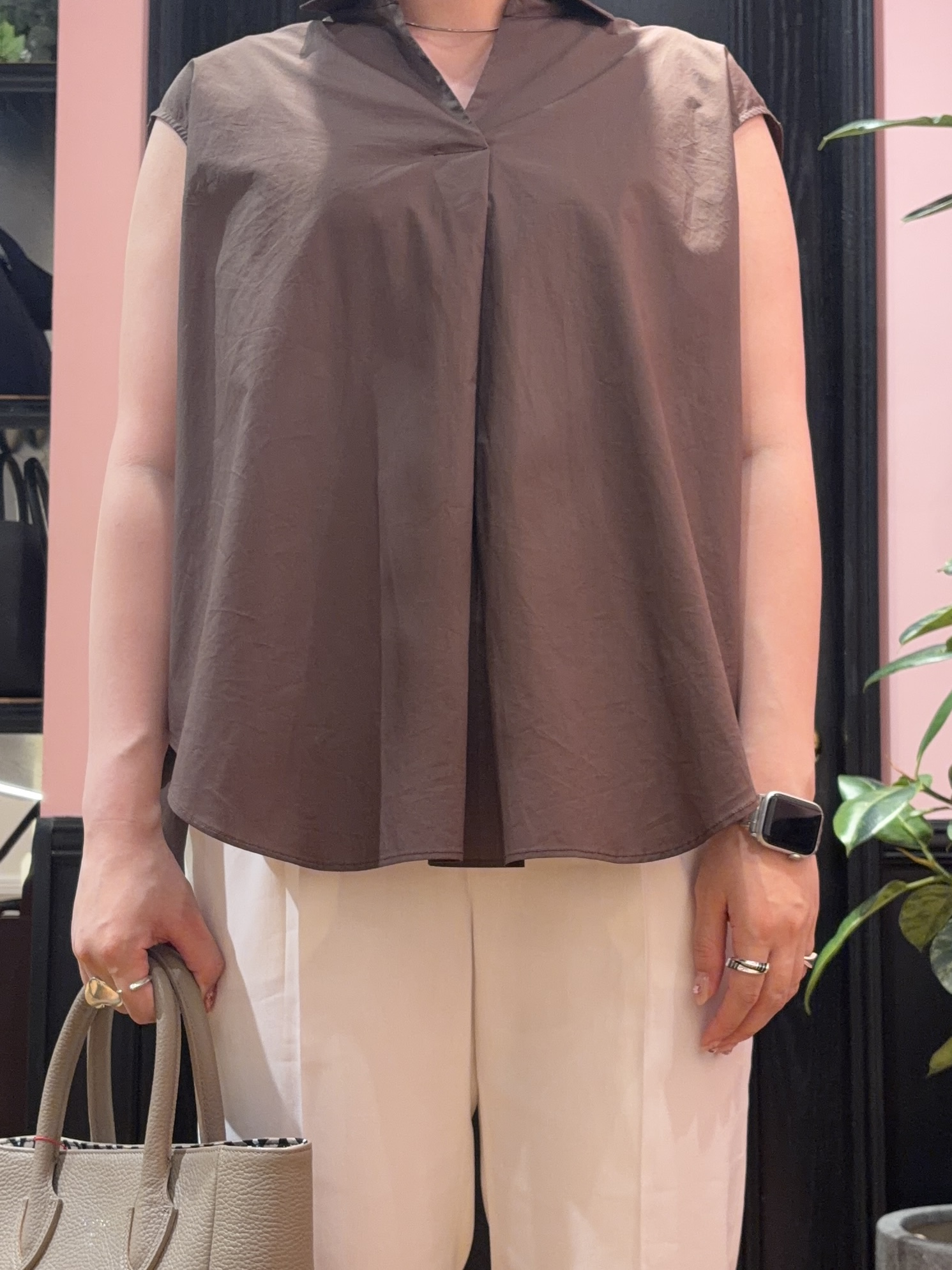 SAKAIさんの「DRESSTERIOR｜フレンチスリーブ スキッパーブラウス」を使ったコーディネート