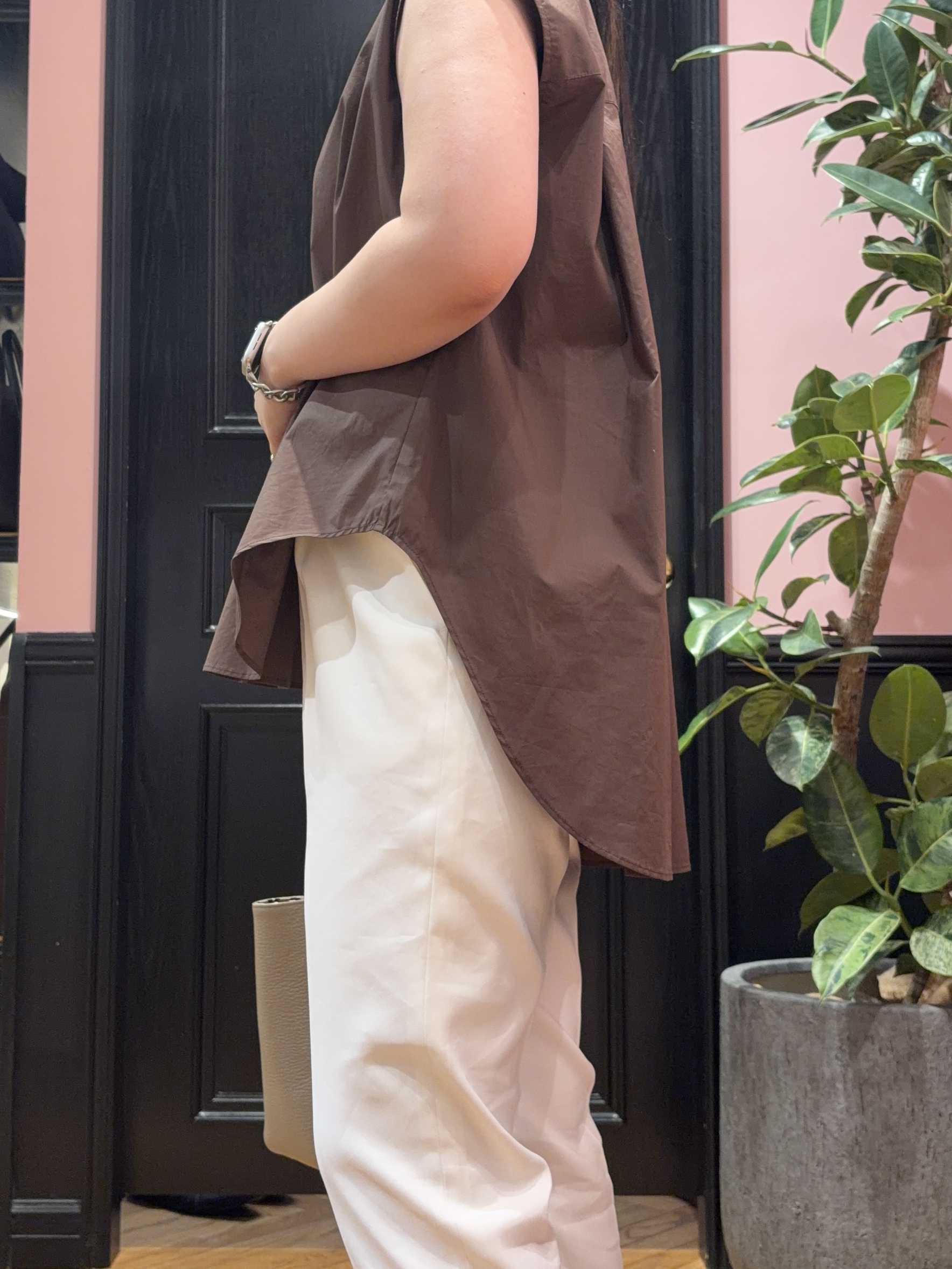 SAKAIさんの「DRESSTERIOR｜フレンチスリーブ スキッパーブラウス」を使ったコーディネート