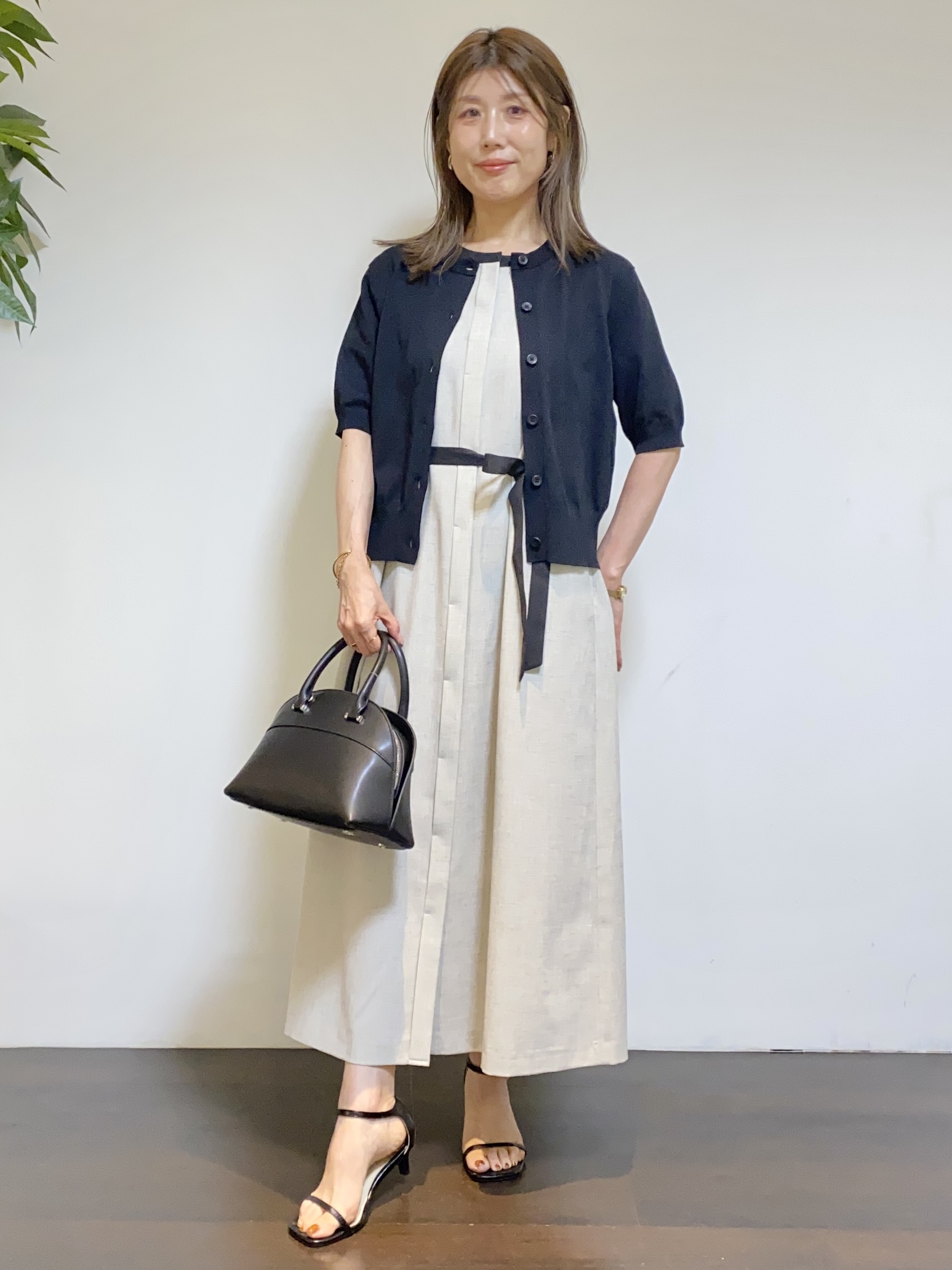 tomoさんの「UNTITLED｜【すっきり秋羽織り/前開きボタン】ドライタッチ5分袖カーディガン」を使ったコーディネート