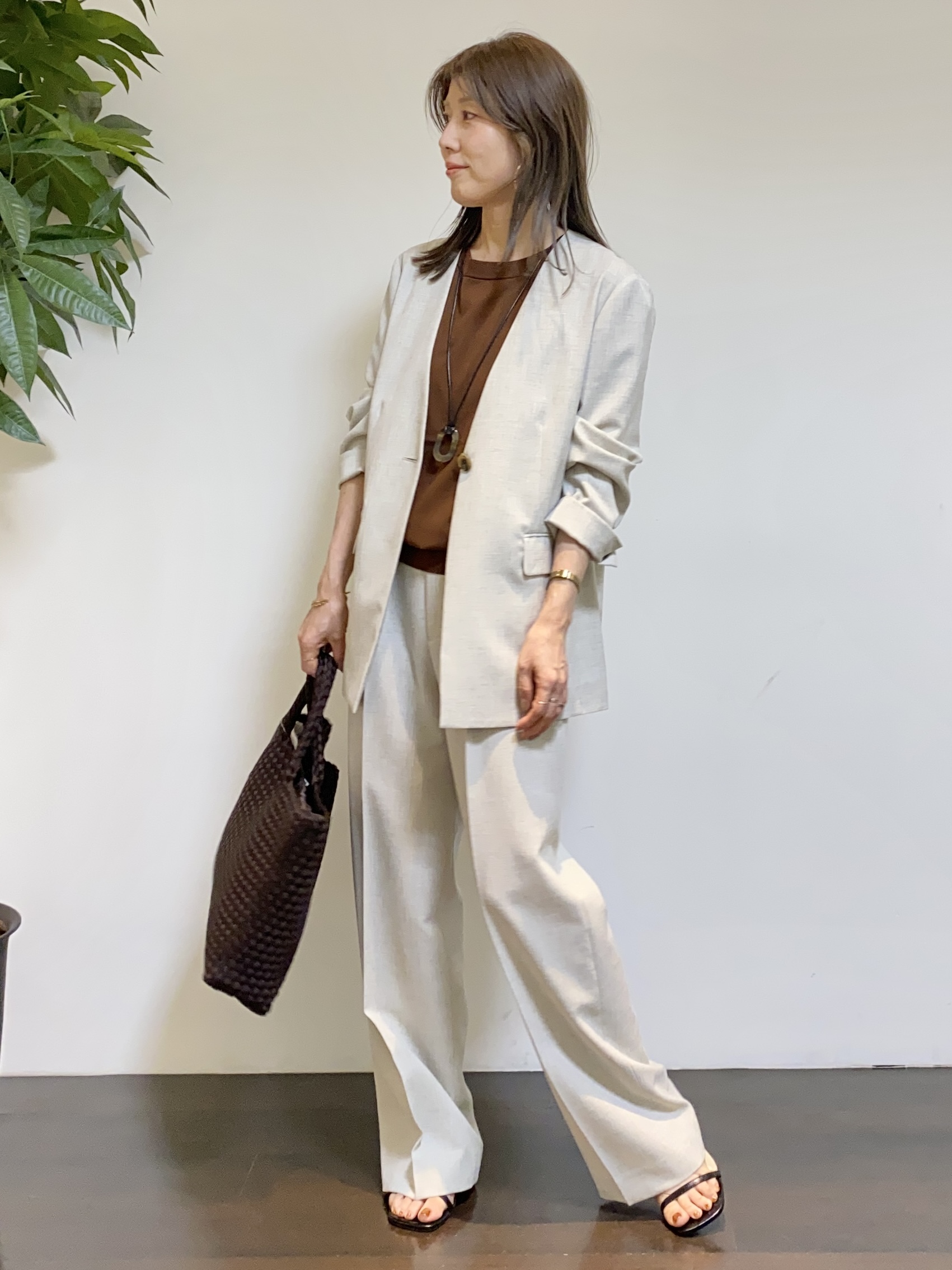tomoさんの「UNTITLED｜◆【さらりと快適/セットアップ可/UV/接触冷感】スラブカラーレスジャケット」を使ったコーディネート