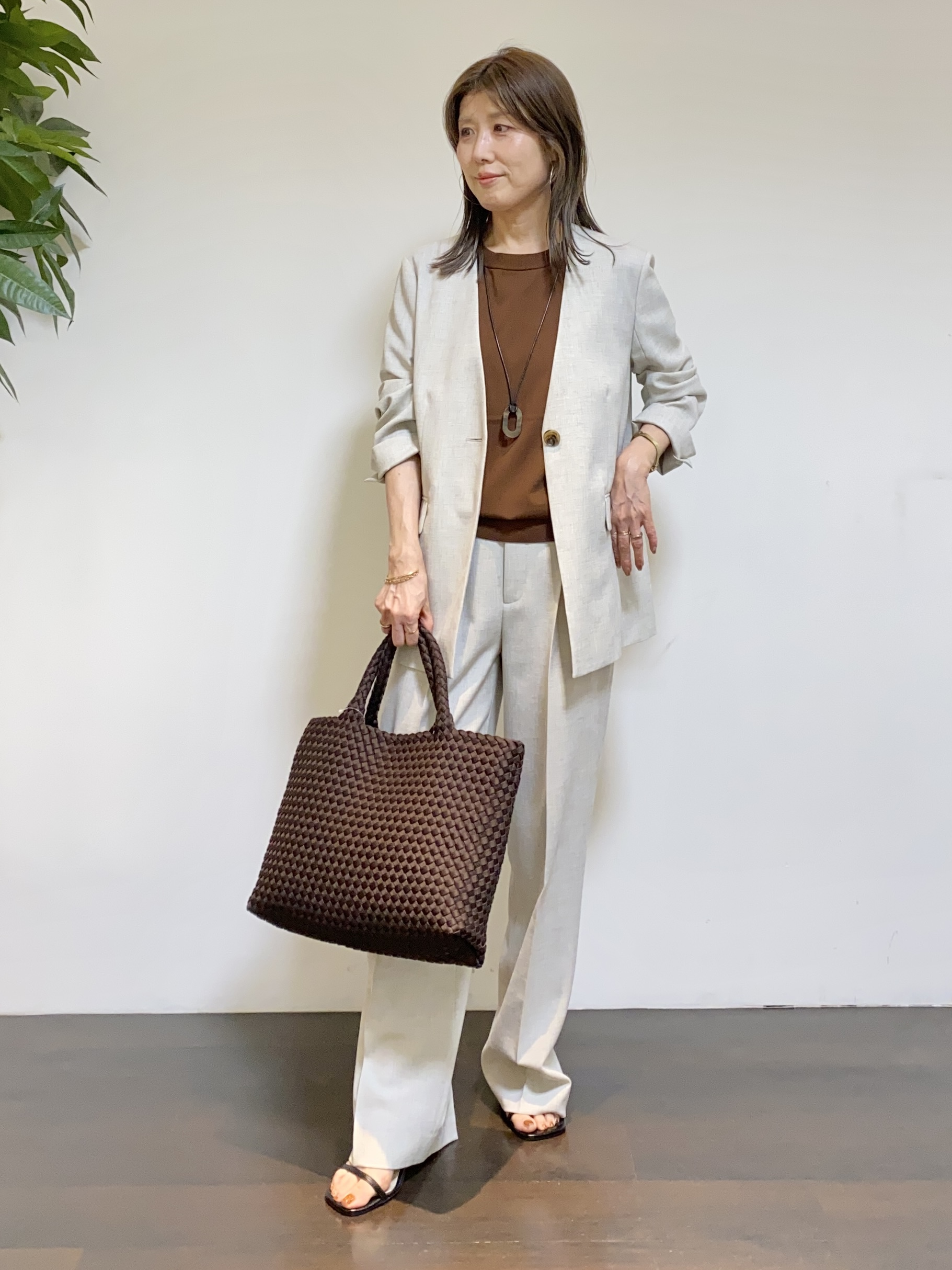 tomoさんの「UNTITLED｜◆【さらりと快適/セットアップ可/UV/接触冷感】スラブカラーレスジャケット」を使ったコーディネート