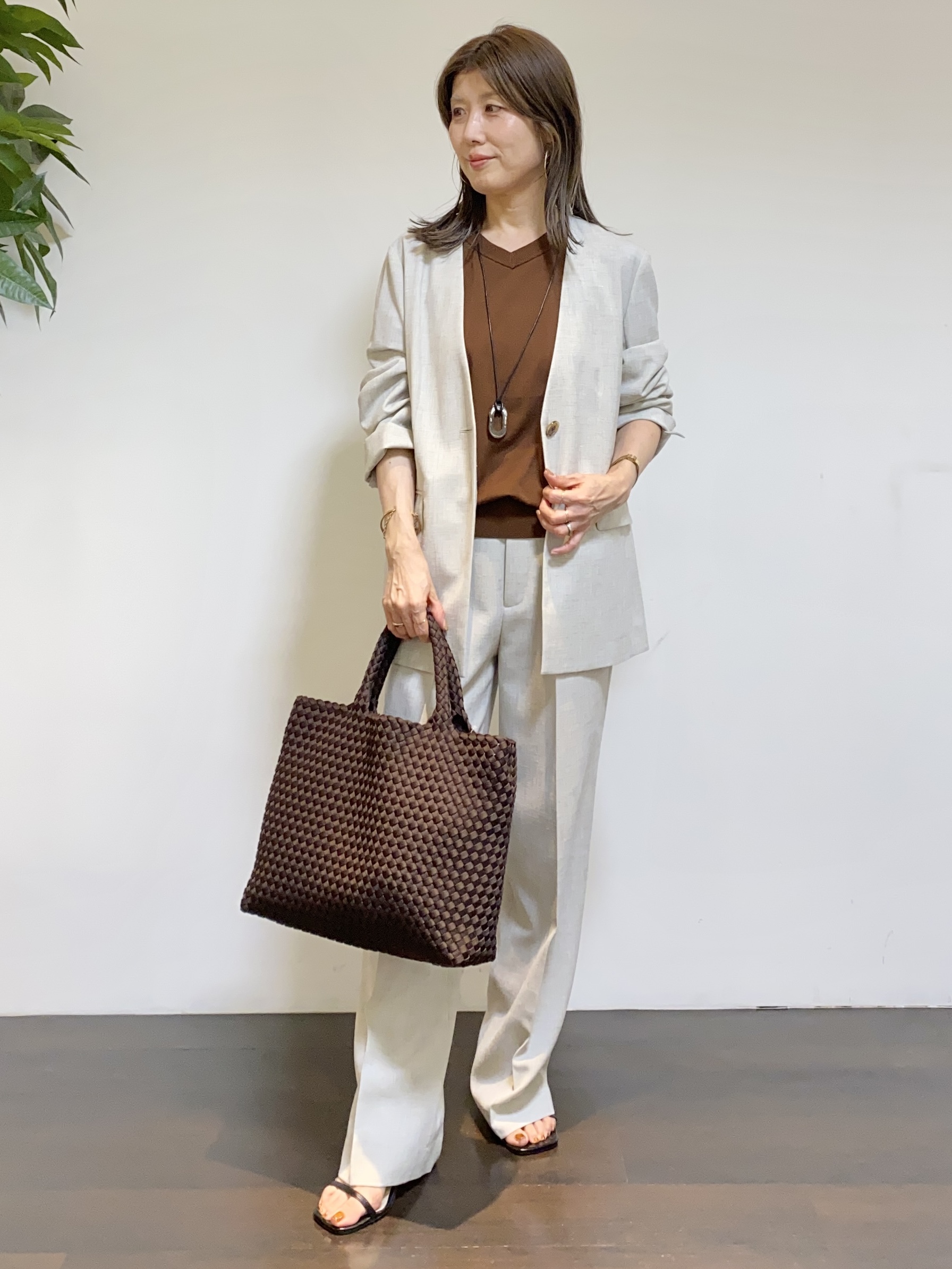tomoさんの「UNTITLED｜◆【さらりと快適/セットアップ可/UV/接触冷感】スラブカラーレスジャケット」を使ったコーディネート