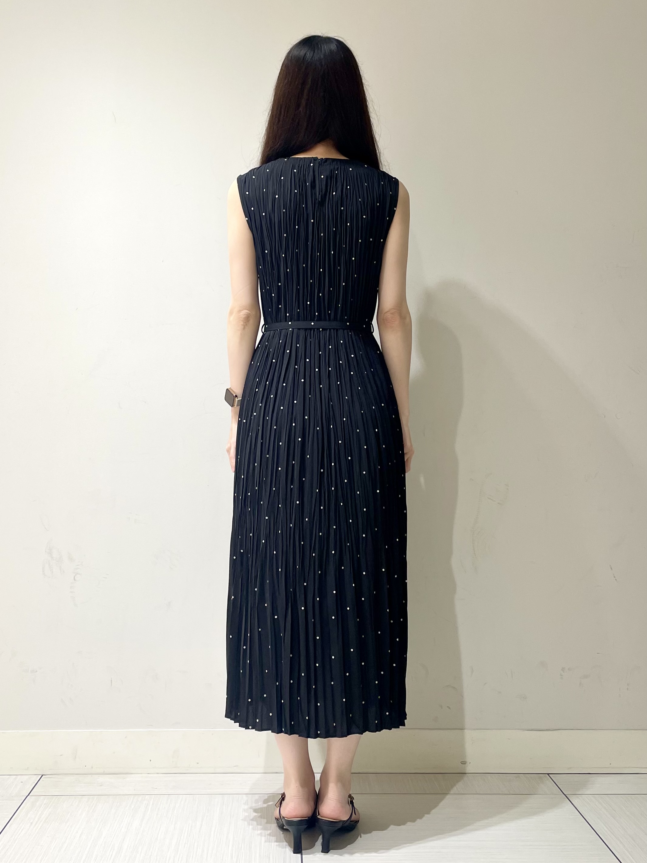 ことさんの「DRESSTERIOR｜【ウォッシャブル/2WAYシルエット】ノースリーブプリーツワンピース」を使ったコーディネート