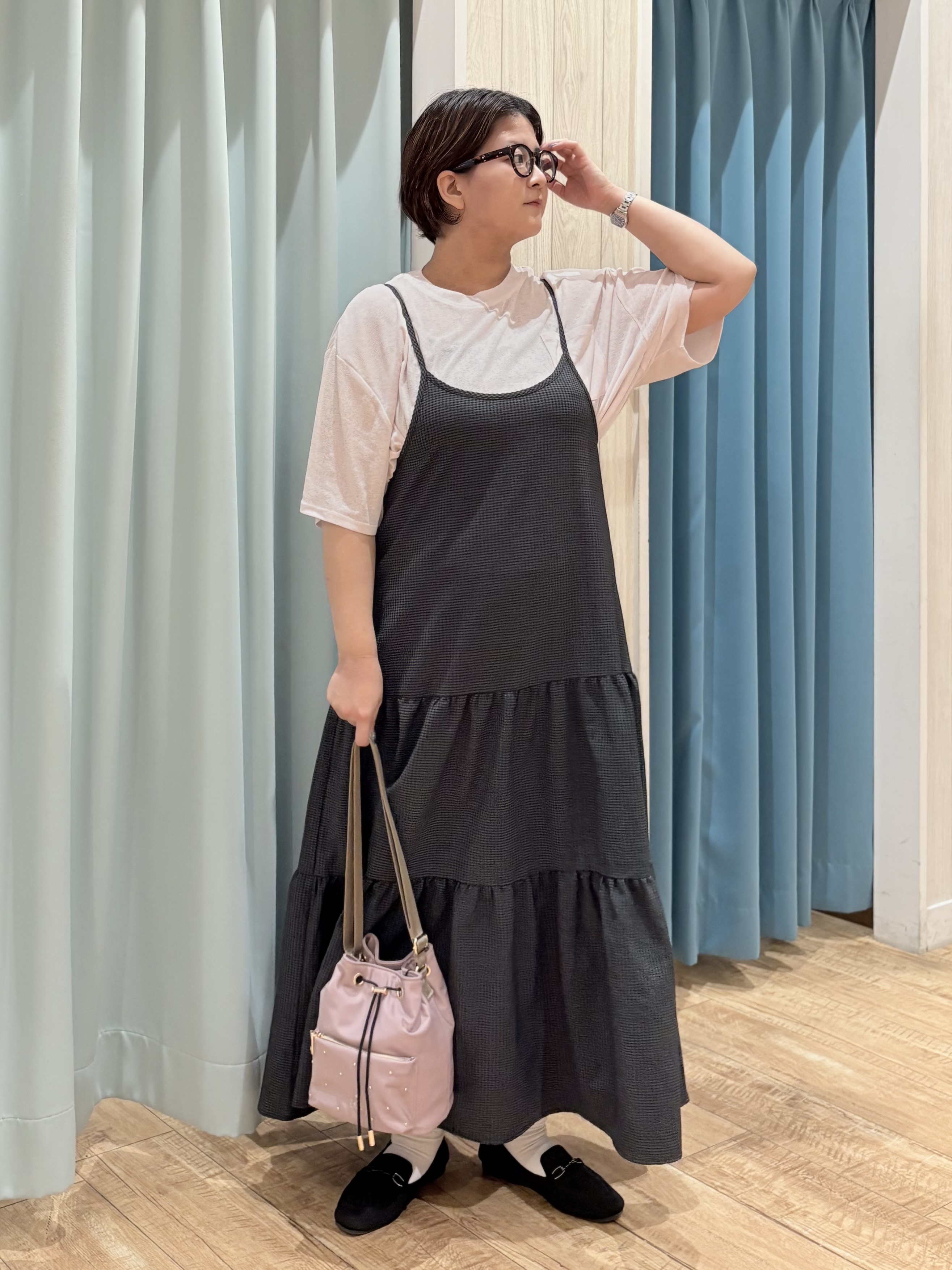 砂糖さんの「SHOO･LA･RUE｜【S-LL/洗濯機可】ほんのり甘いチェック柄 ティアードキャミワンピース」を使ったコーディネート