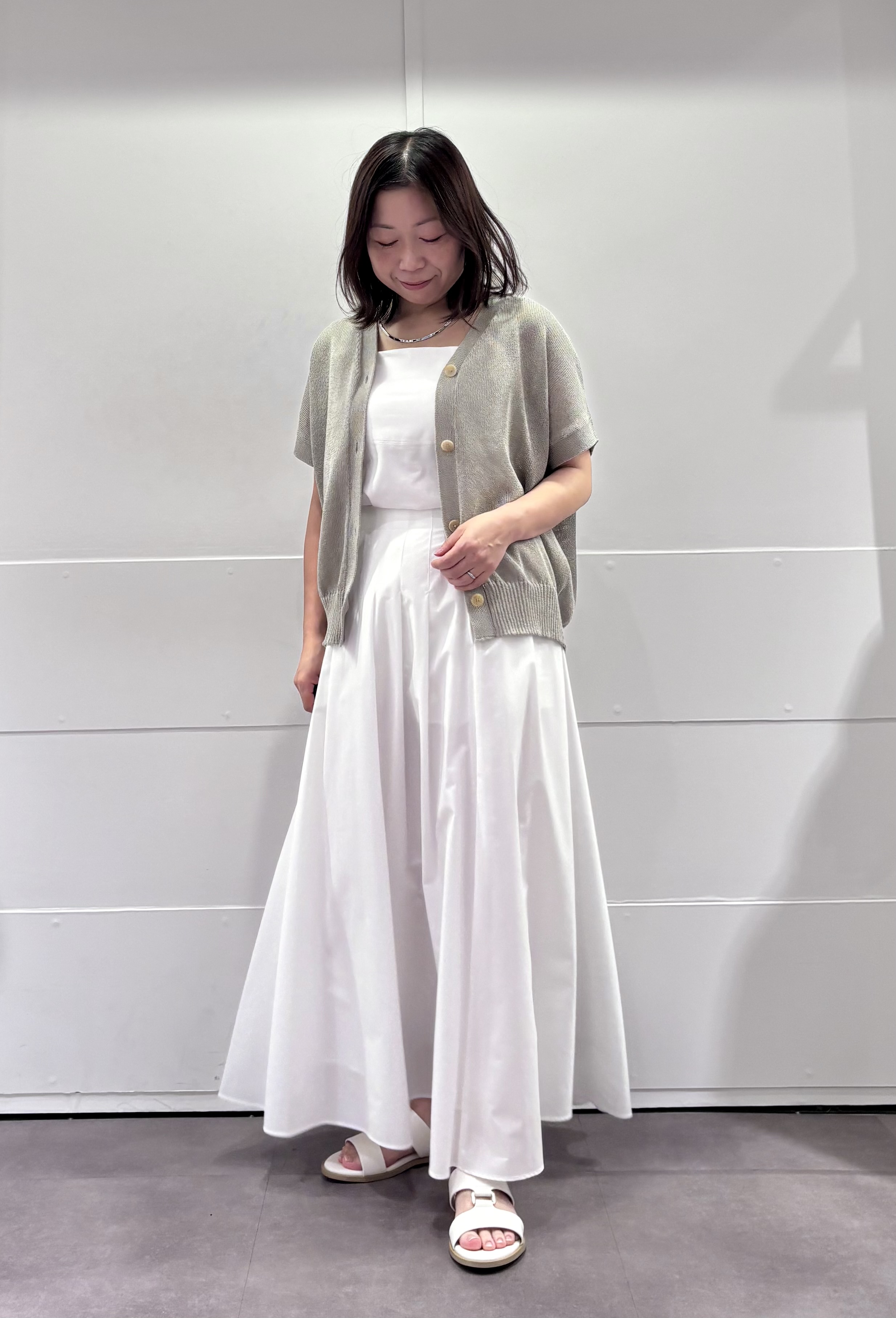 TOKOさんの「UNTITLED｜【洗える/清涼感】ドライタッチスリーブレスカーディガン」を使ったコーディネート
