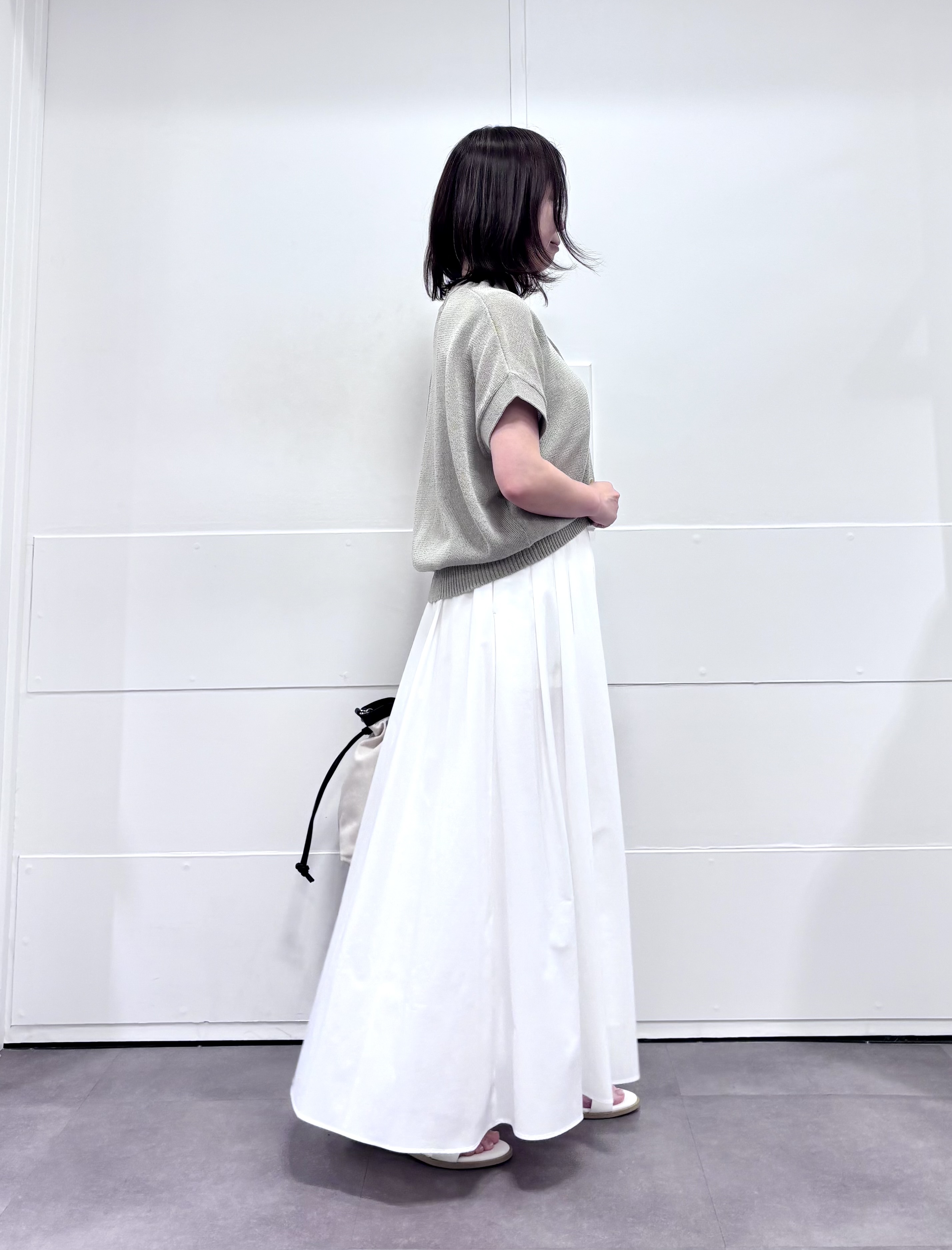 TOKOさんの「UNTITLED｜【洗える/清涼感】ドライタッチスリーブレスカーディガン」を使ったコーディネート