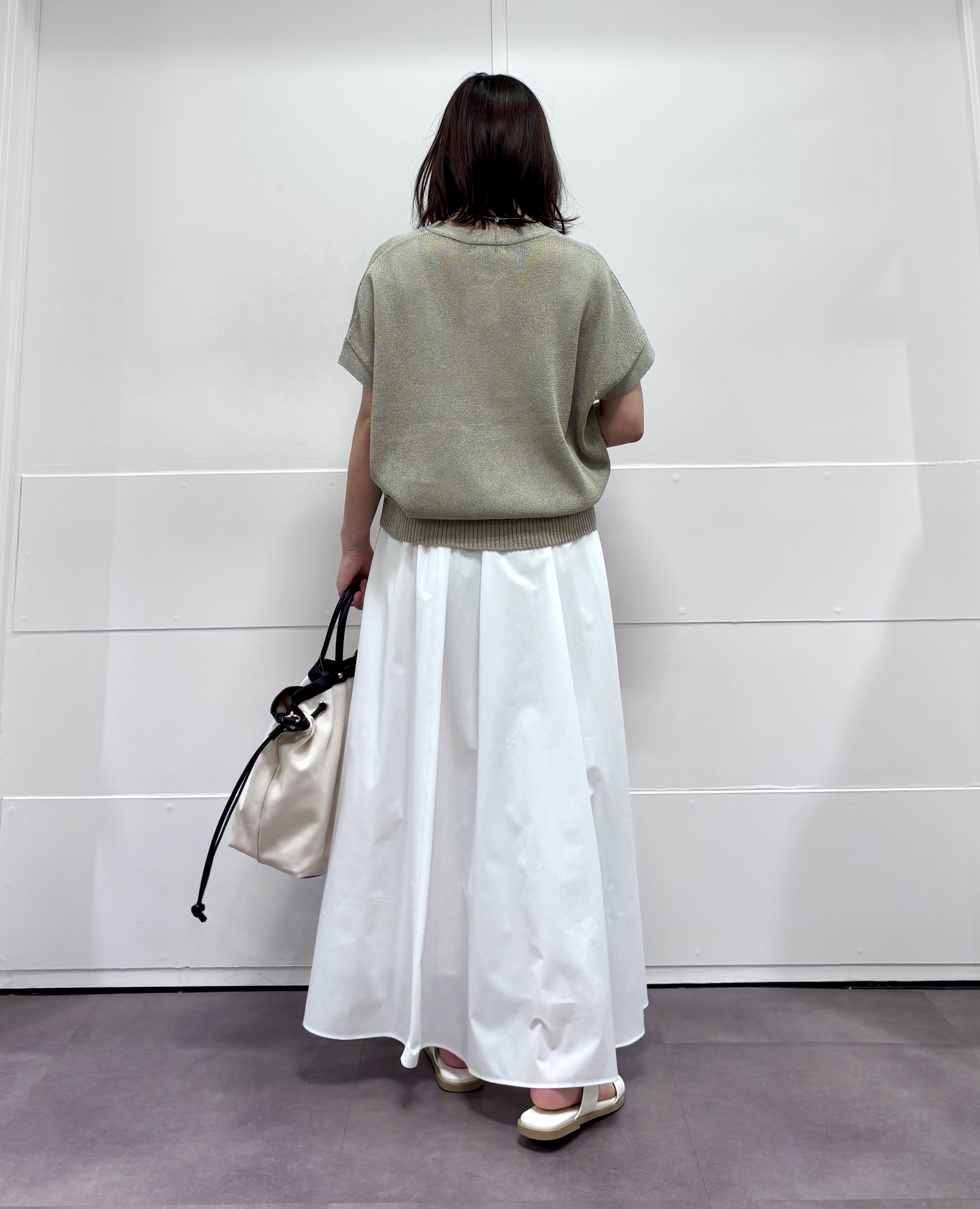 TOKOさんの「UNTITLED｜【洗える/清涼感】ドライタッチスリーブレスカーディガン」を使ったコーディネート