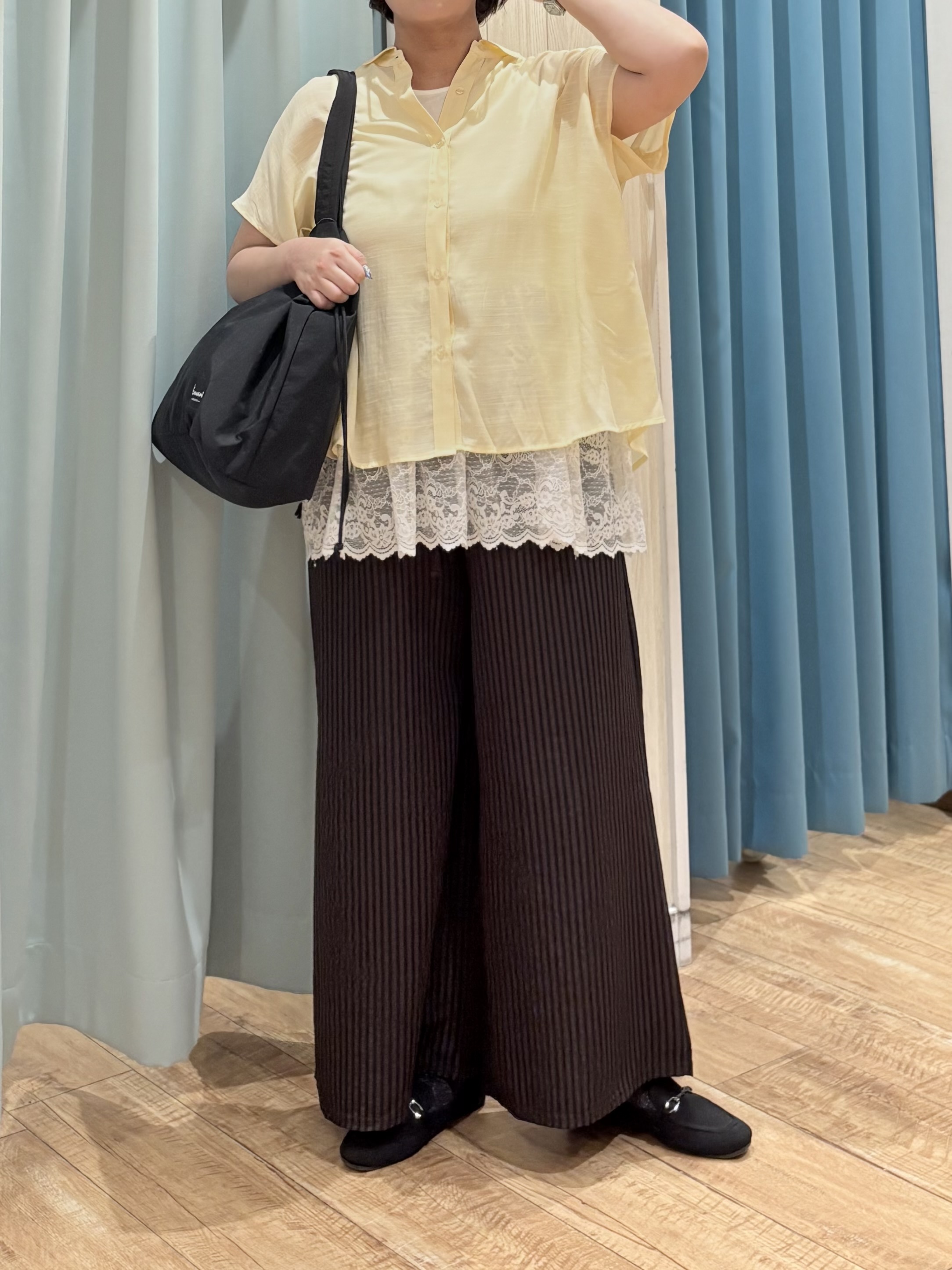 砂糖さんの「SHOO･LA･RUE｜【UV/洗濯機可】ほんのりシアーで上品な バックギャザーブラウス」を使ったコーディネート