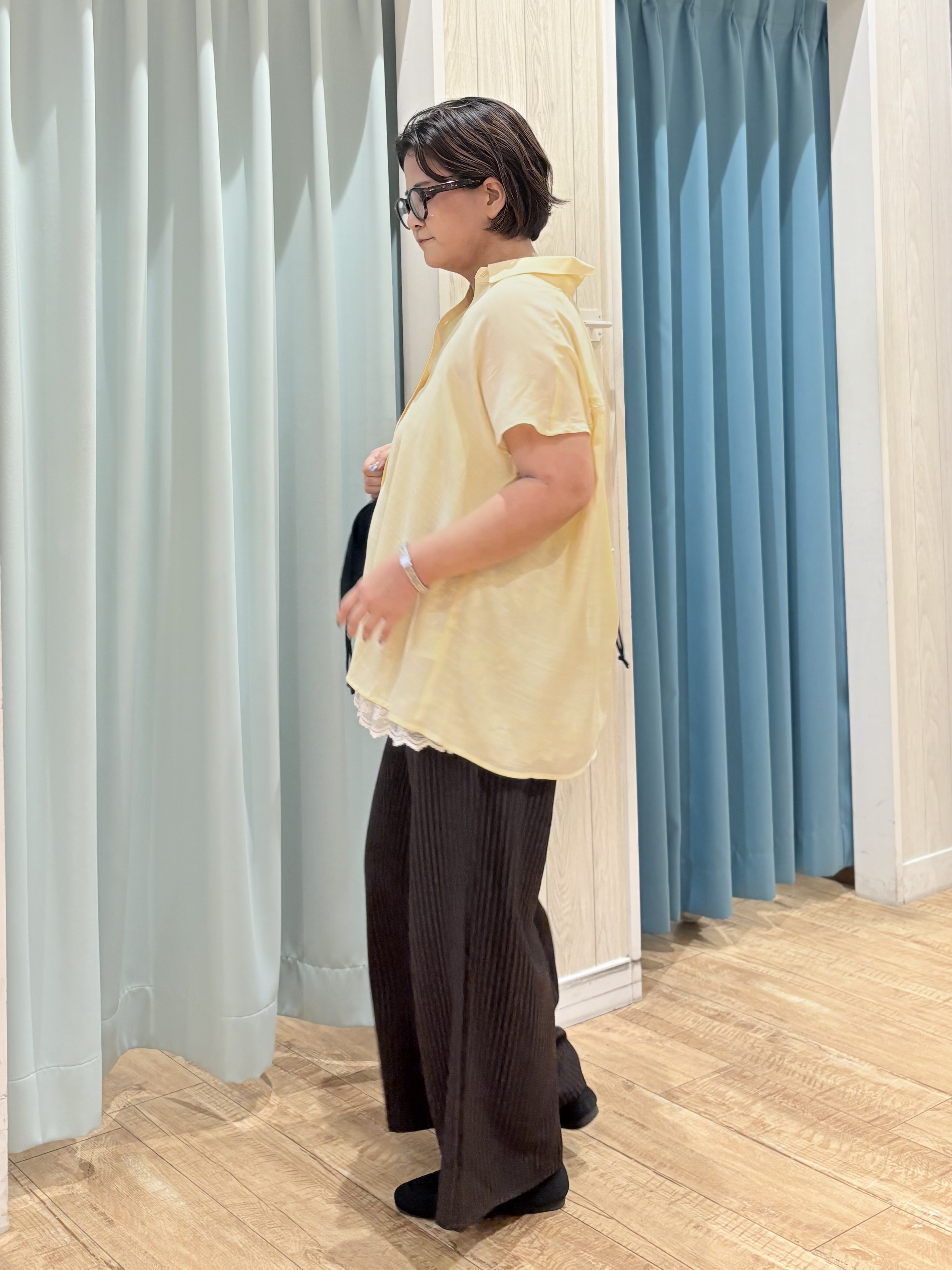 砂糖さんの「SHOO･LA･RUE｜【UV/洗濯機可】ほんのりシアーで上品な バックギャザーブラウス」を使ったコーディネート